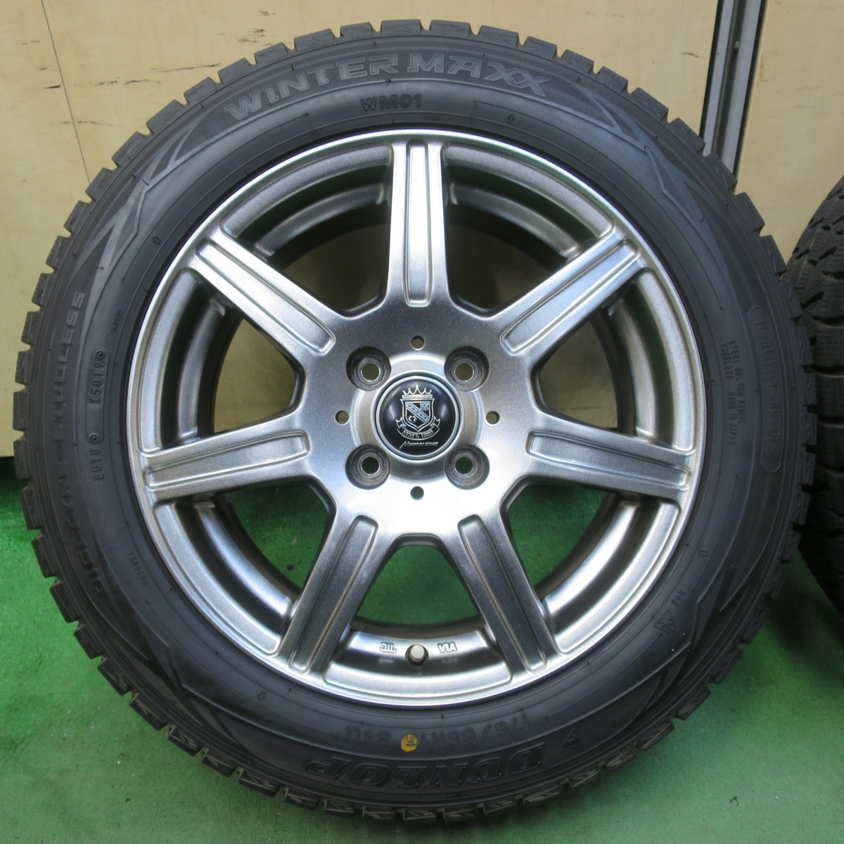 バリ溝!9.5分★スタッドレス 175/65R15 ダンロップ ウインターマックス WM01 MANARAY SPORT マナレイスポーツ 15インチ PCD100/4H★5072409イス