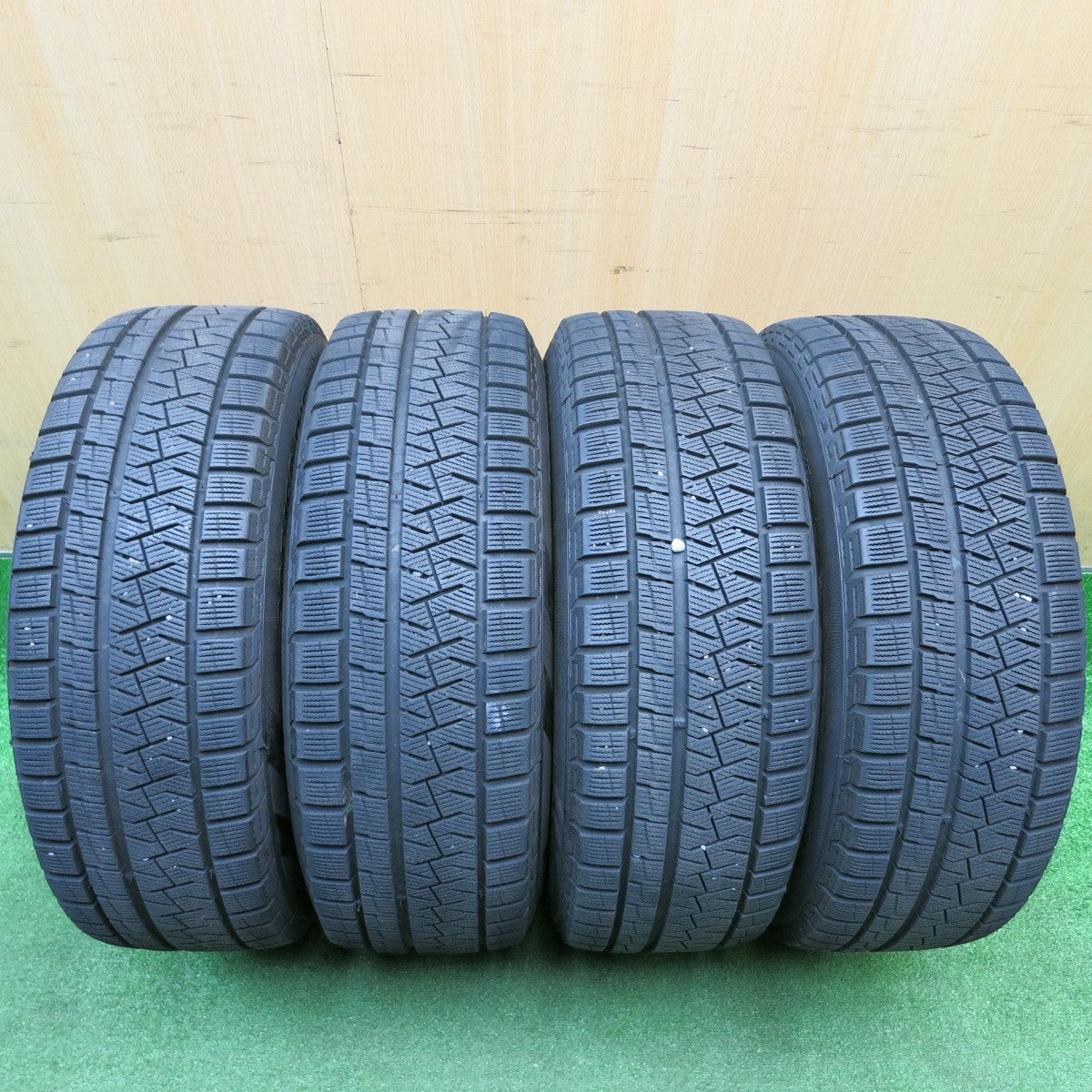 バリ溝!8.5分★スタッドレス 205/60R16 ピレリ アイスアシンメトリコ プラス ECO FORME エコフォルム 16インチ PCD114.3/5H★5112008HAス