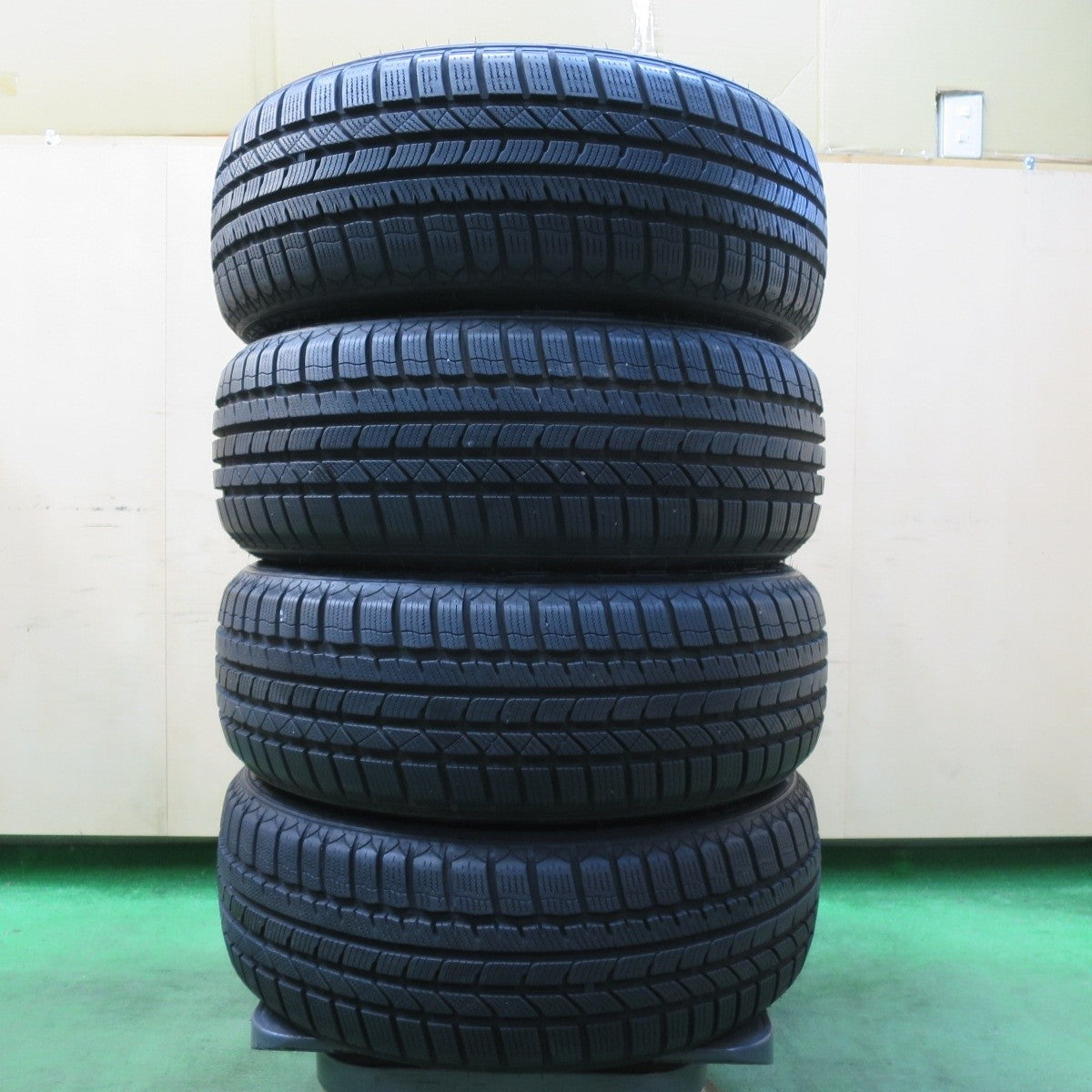 バリ溝!23年!9.5分★スタッドレス 195/55R16 モモ NORTH POLE W-2 タイヤ 16インチ アクア アクシオ フィールダー ヴィッツ ノート フリード デミオ 等★5011003イスタ