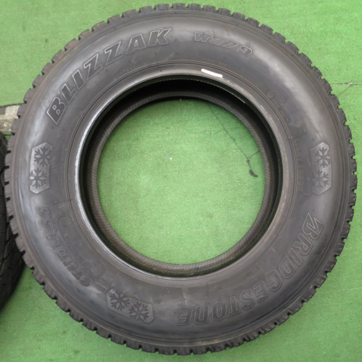 バリ溝!22年!9.5分★トラック タイヤ 225/70R16 117/115L スタッドレス ブリヂストン ブリザック W979 タイヤ 16インチ★5061901NJスタ