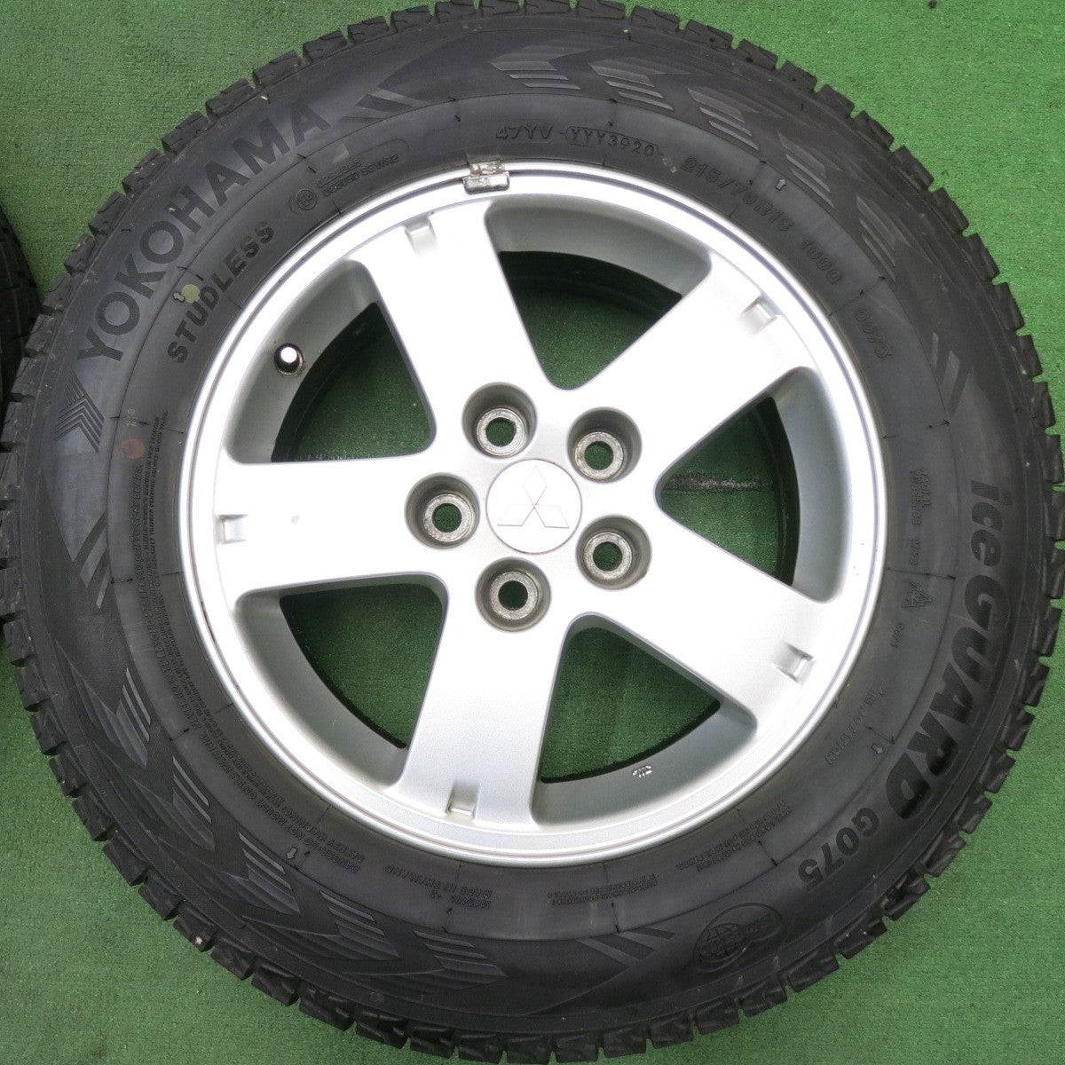 4本価格★三菱 デリカ D:5 純正 215/70R16 スタッドレス ヨコハマ アイスガード G075 D5 16インチ PCD114.3/5H★5061301HAス