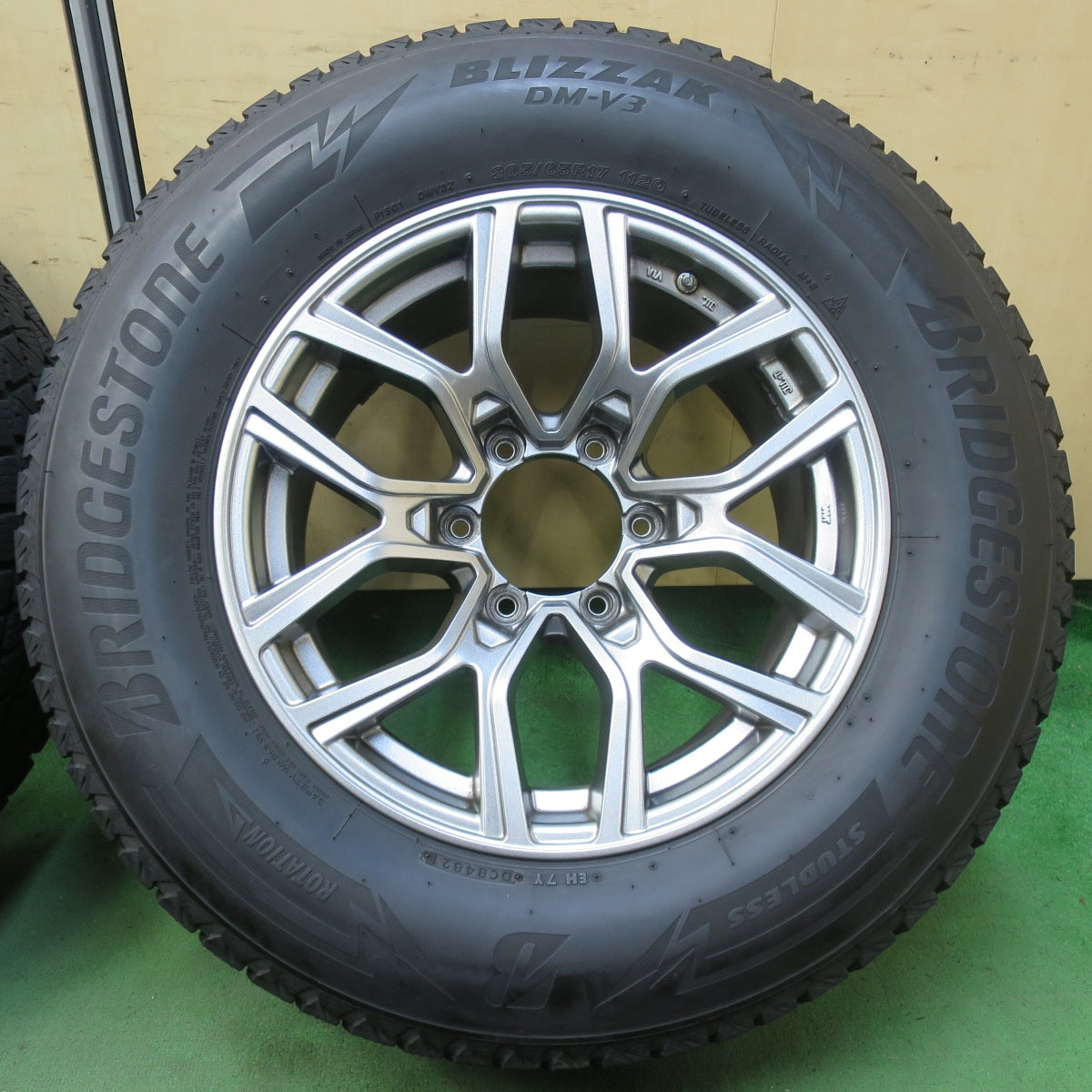 キレイ!21年★スタッドレス 265/65R17 ブリヂストン ブリザック DM-V3 KAZERA H301 カゼラ 17インチ PCD139.7/6H★5093001イス