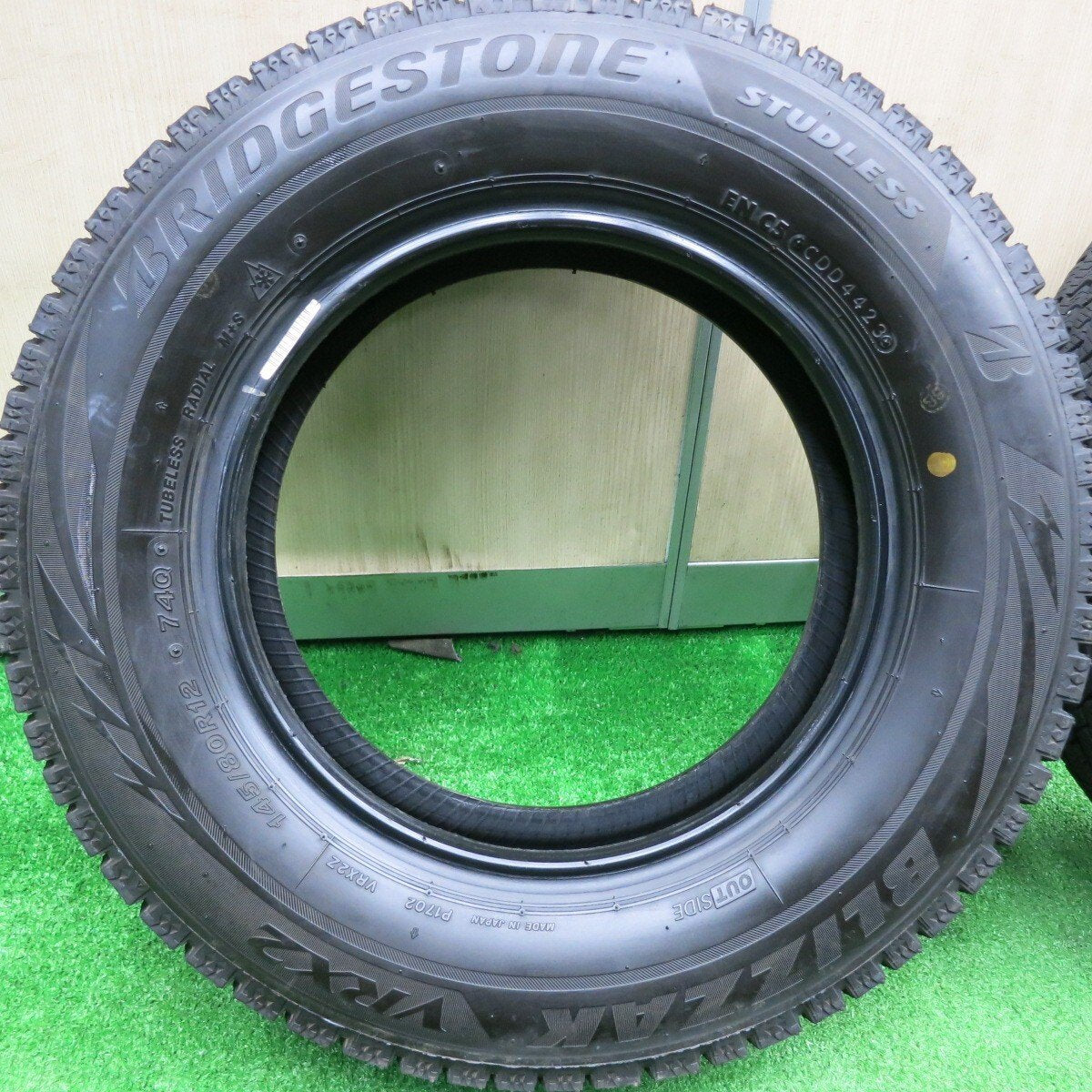 バリ溝!23年!8.5分★スタッドレス 145/80R12 ブリヂストン ブリザック VRX2 12インチ ミラ ライフ アルト 等★4112803HAスタ