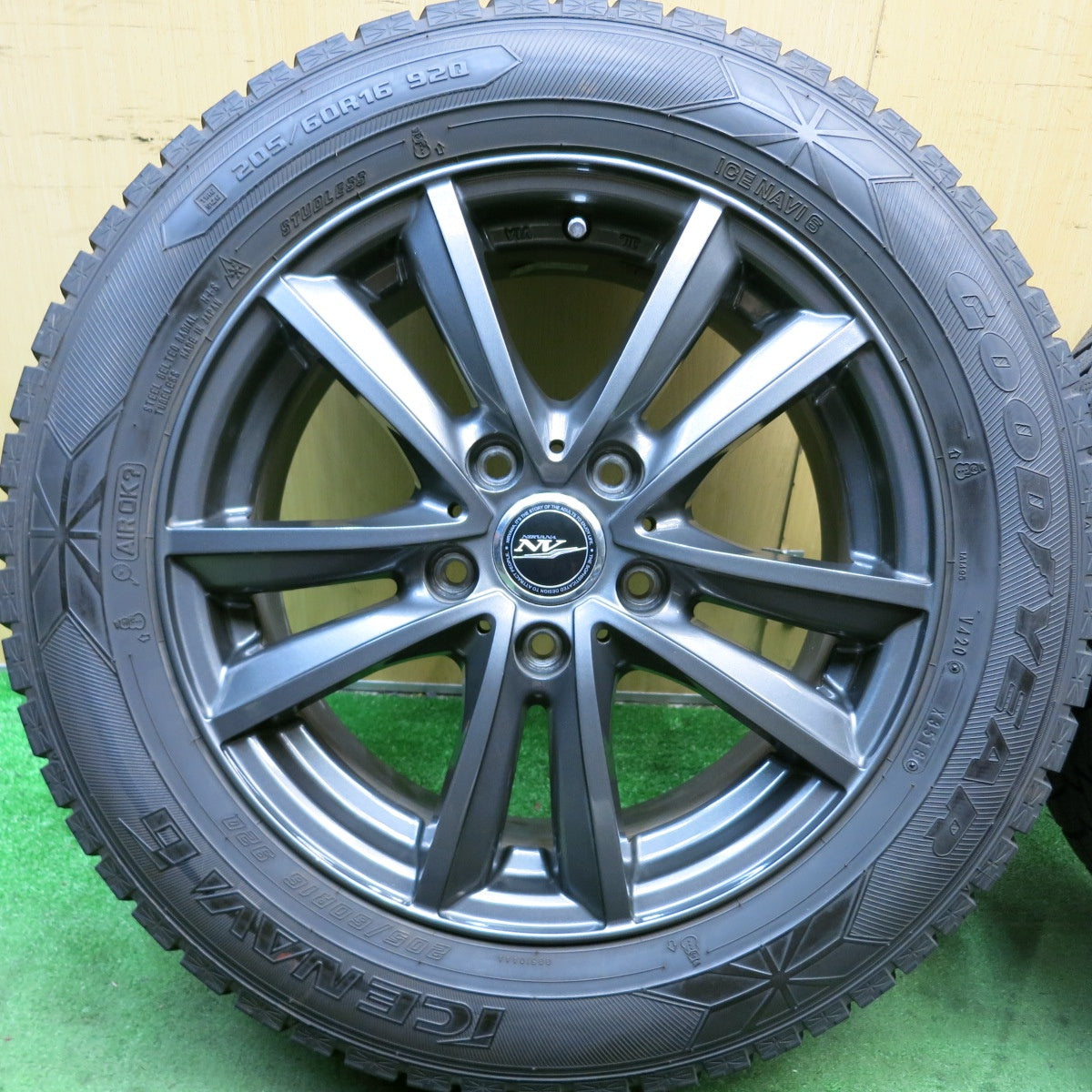 バリ溝!キレイ!8.5分★スタッドレス 205/60R16 グッドイヤー アイスナビ6 NIRVANA NV ニルバーナ ニルヴァーナ 16インチ PCD114.3/5H★5081011HAス