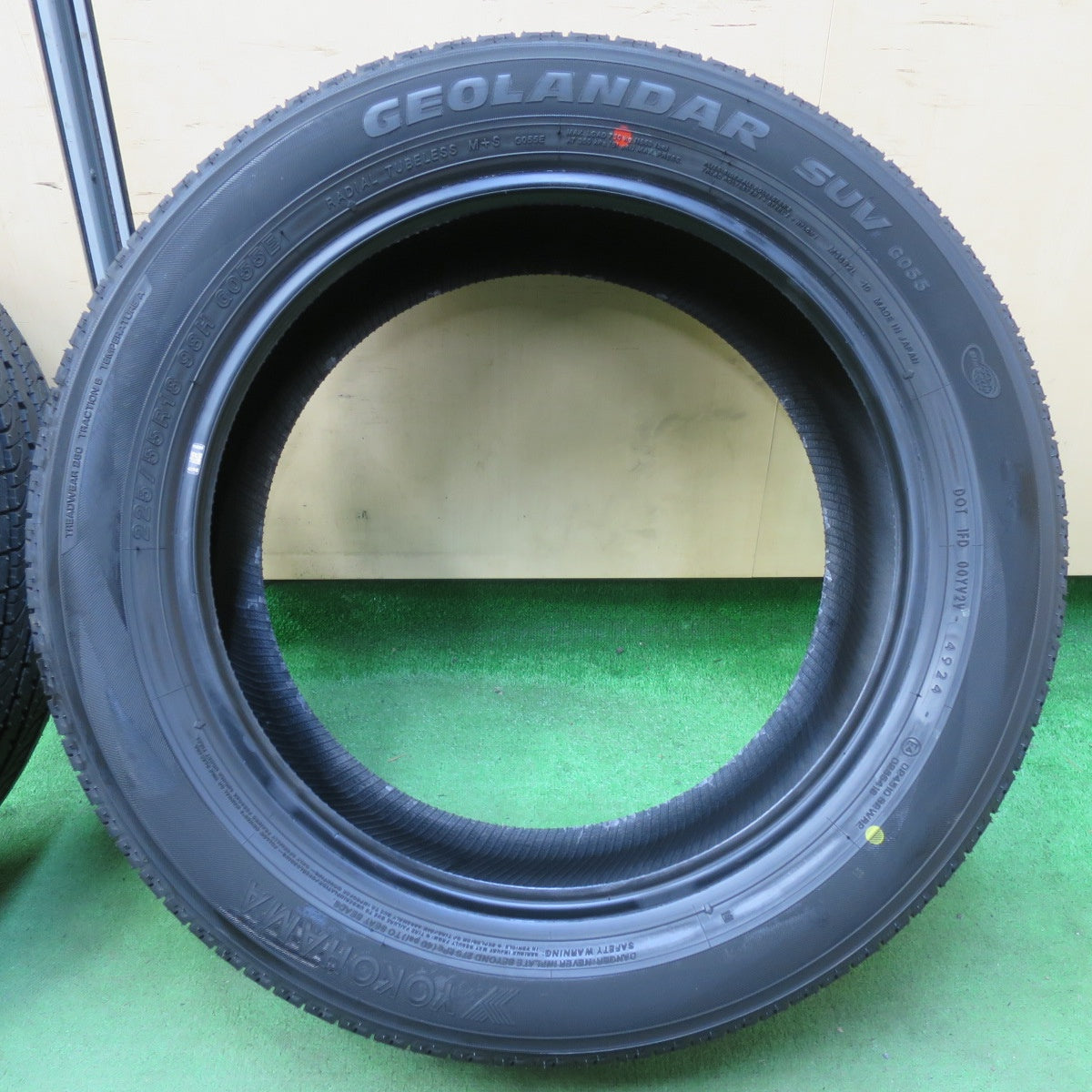 新車外し!24年★225/55R18 ヨコハマ ジオランダー SUV G055 G055E タイヤ 18インチ デリカ D5 XV フォレスター アウトバック 等★5031201イノタ