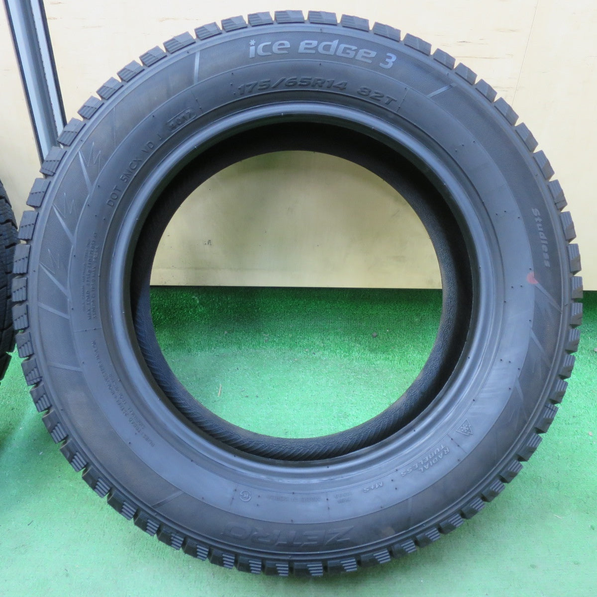 バリ溝!ほぼ10分★スタッドレス 175/65R14 ゼトロ アイスエッジ3 ZETRO ice edge3 タイヤ 14インチ デミオ ノート パッソ フィット 等★5041212イスタ