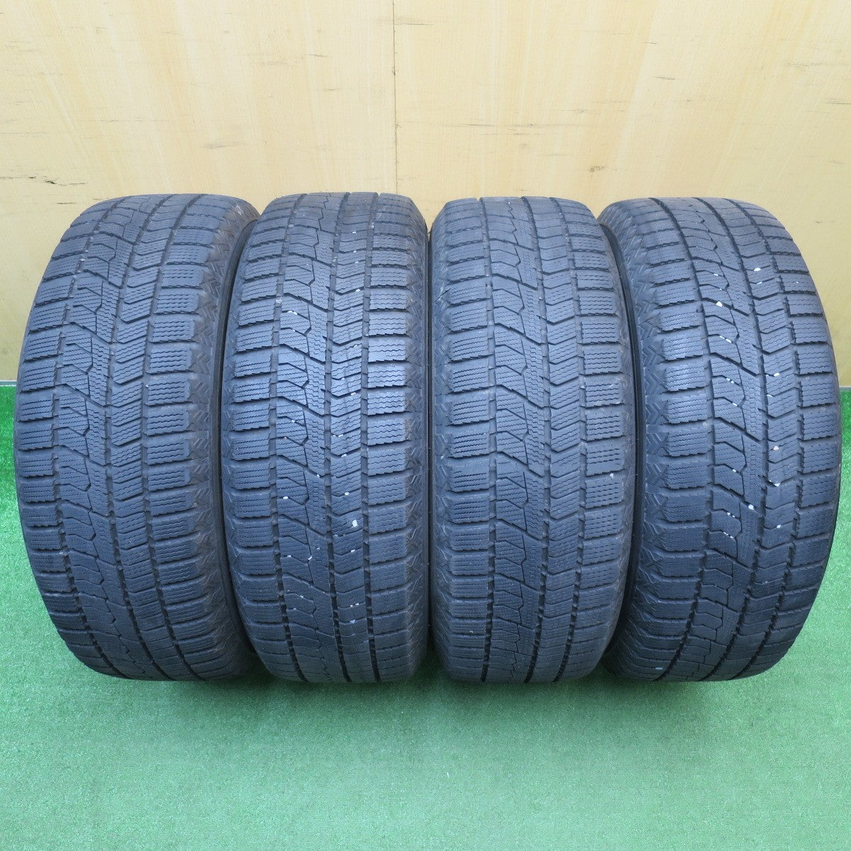 バリ溝!22年!キレイ!9.5分★スタッドレス 215/60R16 トーヨー オブザーブ GIZ2 Exceeder エクシーダー 16インチ PCD114.3/5H★5122405NJス