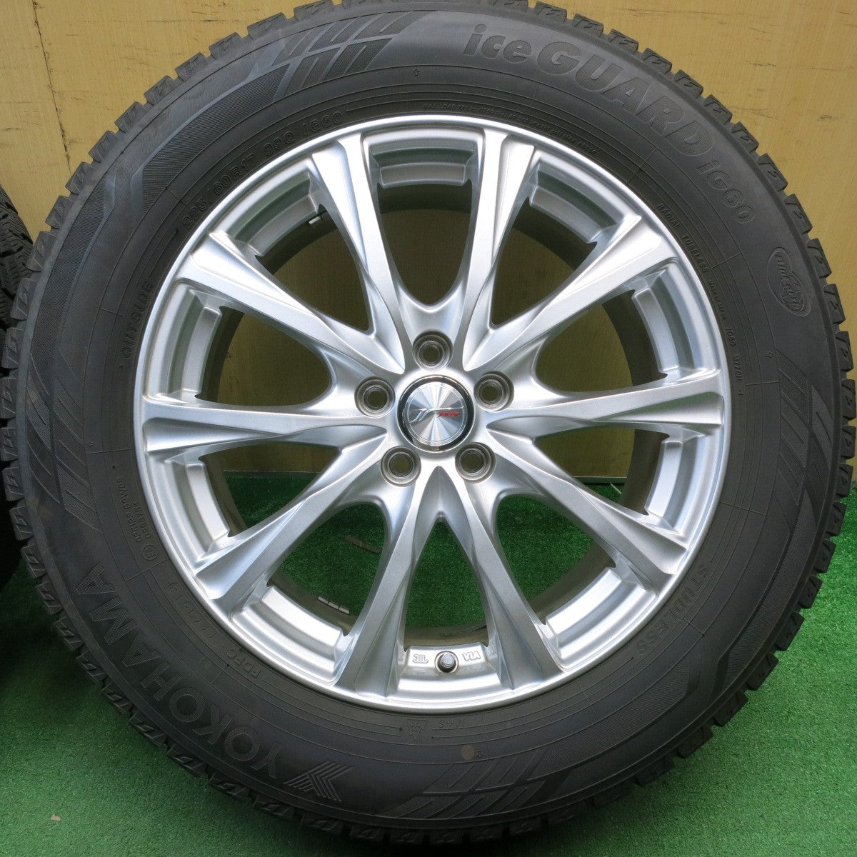 バリ溝!キレイ!9.5分★フォレスター XV 等 225/60R17 スタッドレス ヨコハマ アイスガード iG60 JOKER ジョーカー 17インチ PCD100/5H★5041801TNス