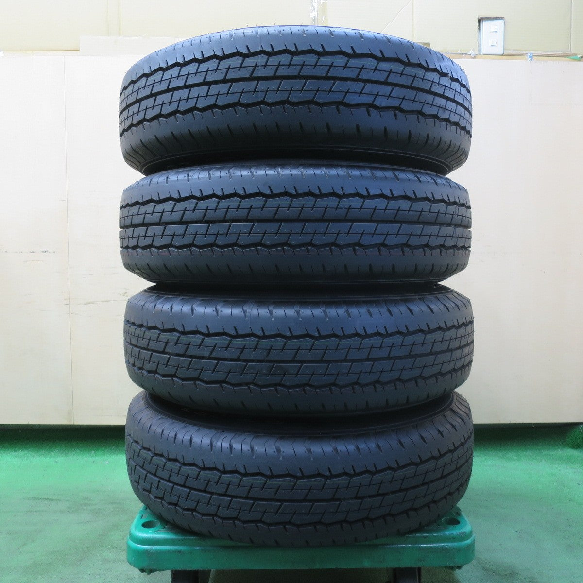 新車外し!23年★トヨタ 200系 ハイエース 純正 スチール 195/80R15 107/105N ダンロップ SP175N 15インチ PCD139.7/6H★5052611イノ