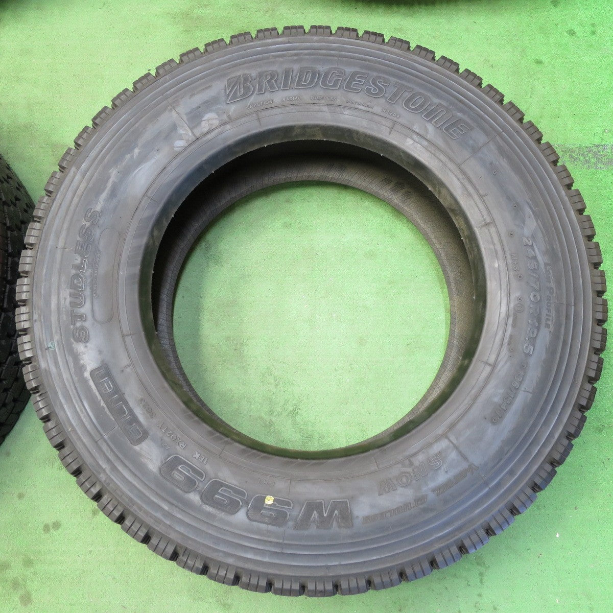 未使用!23年★トラック タイヤ 245/70R19.5 136/134J スタッドレス ブリヂストン W999 19.5インチ★5041215イスタ