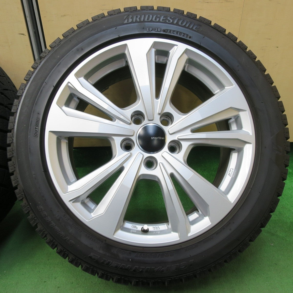 バリ溝!21年!キレイ!9.5分★ワーゲン 等 smartline 225/50R17 スタッドレス ブリヂストン アイスパートナー2 スマートライン 17インチ PCD112/5H★5020107イス