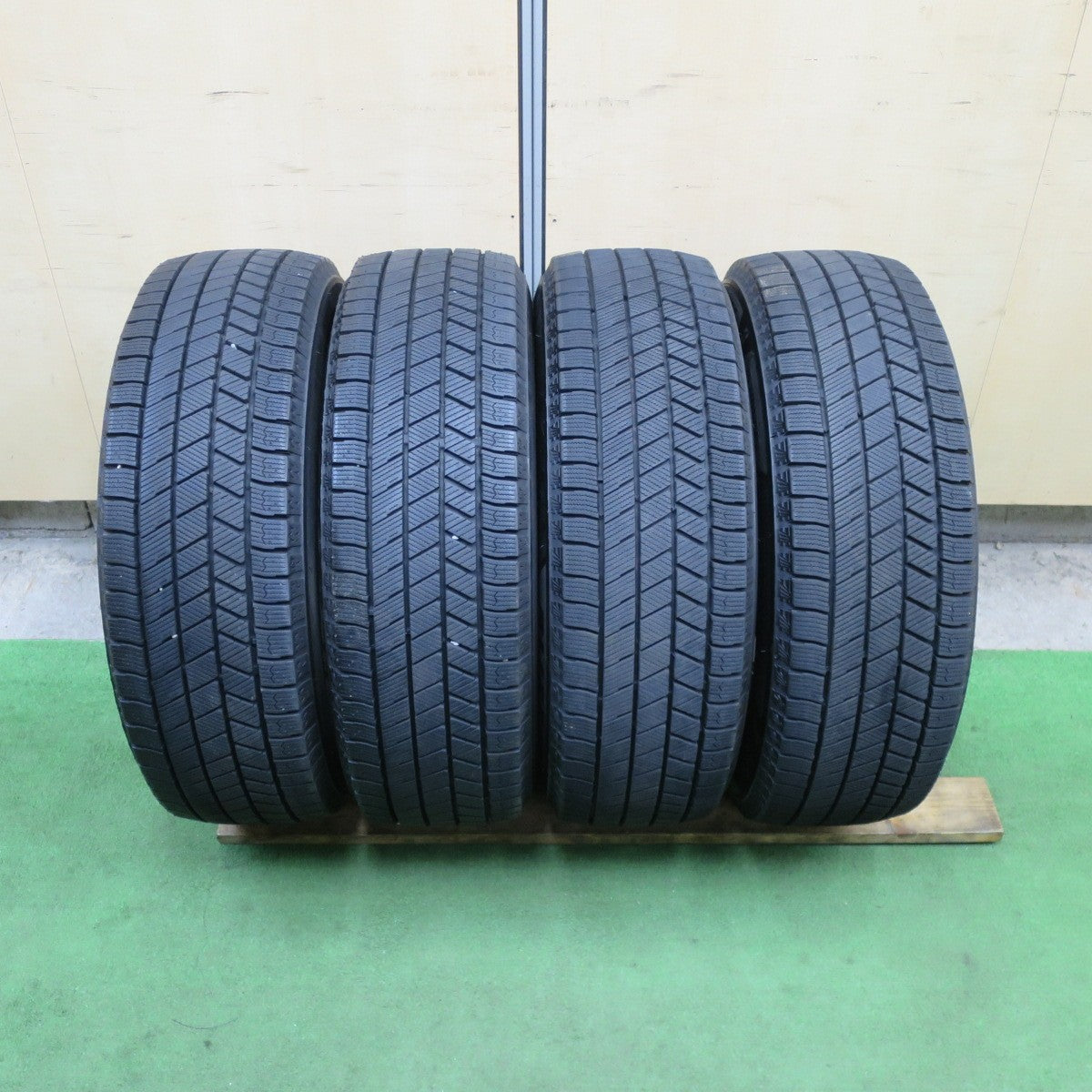 バリ溝!22年!キレイ!9.5分★プリウス 等 195/65R15 スタッドレス ブリヂストン ブリザック VRX3 LEBEN レーベン 15インチ PCD100/5H★6021403TTス
