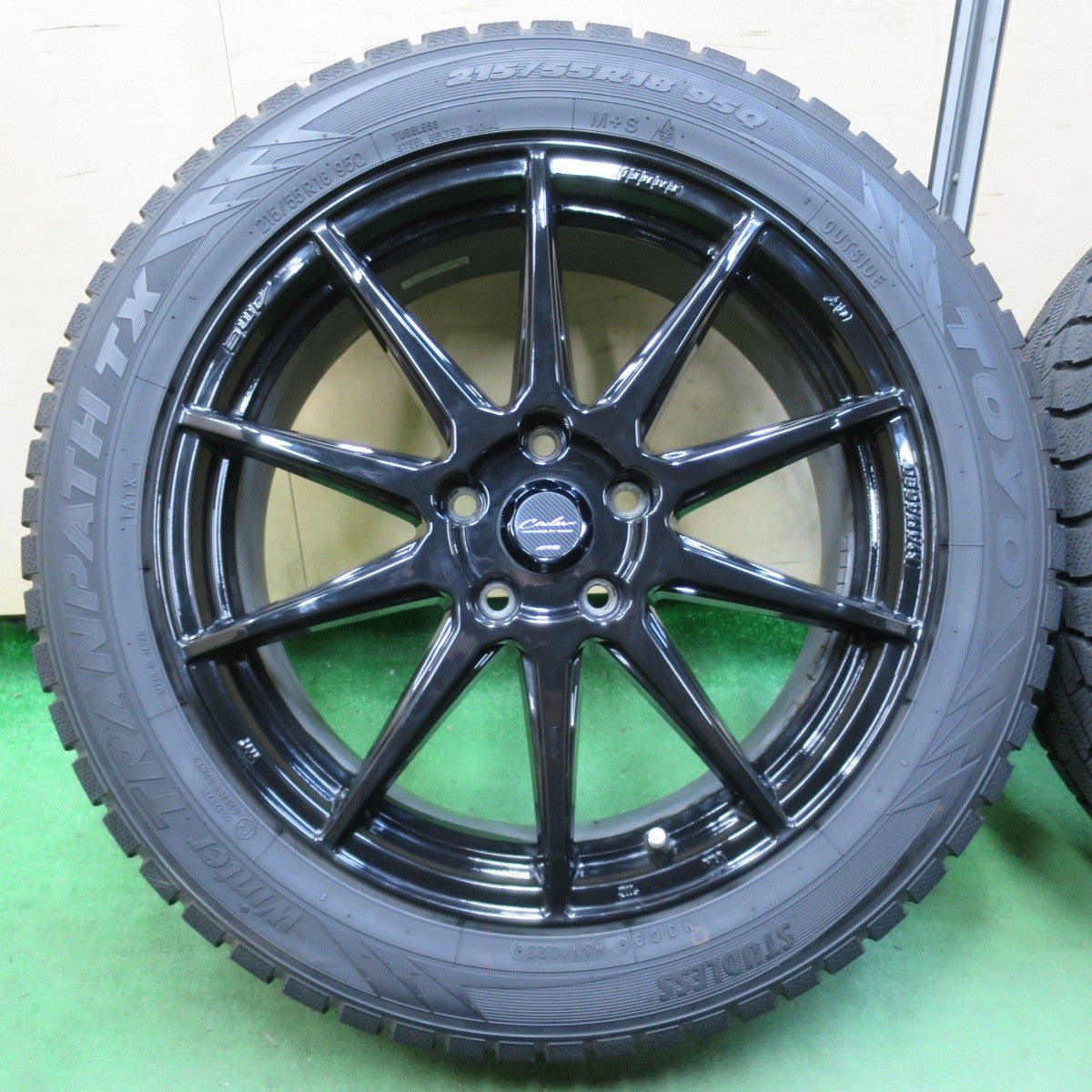 バリ溝!23年!キレイ!9.5分★スタッドレス 215/55R18 トーヨー ウインター トランパス TX Circlar AME ENKEI サーキュラー エンケイ 18インチ PCD114.3/5H★5032705イス