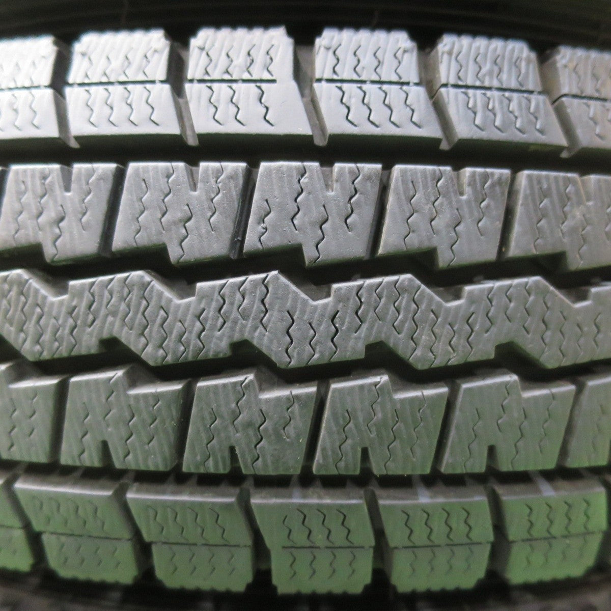 バリ溝!21年!キレイ!9.5分以上★スタッドレス 145R12 6PR ダンロップ ウインターマックス SV01 スチール ホイール 12インチ PCD100/4H★5021506イス