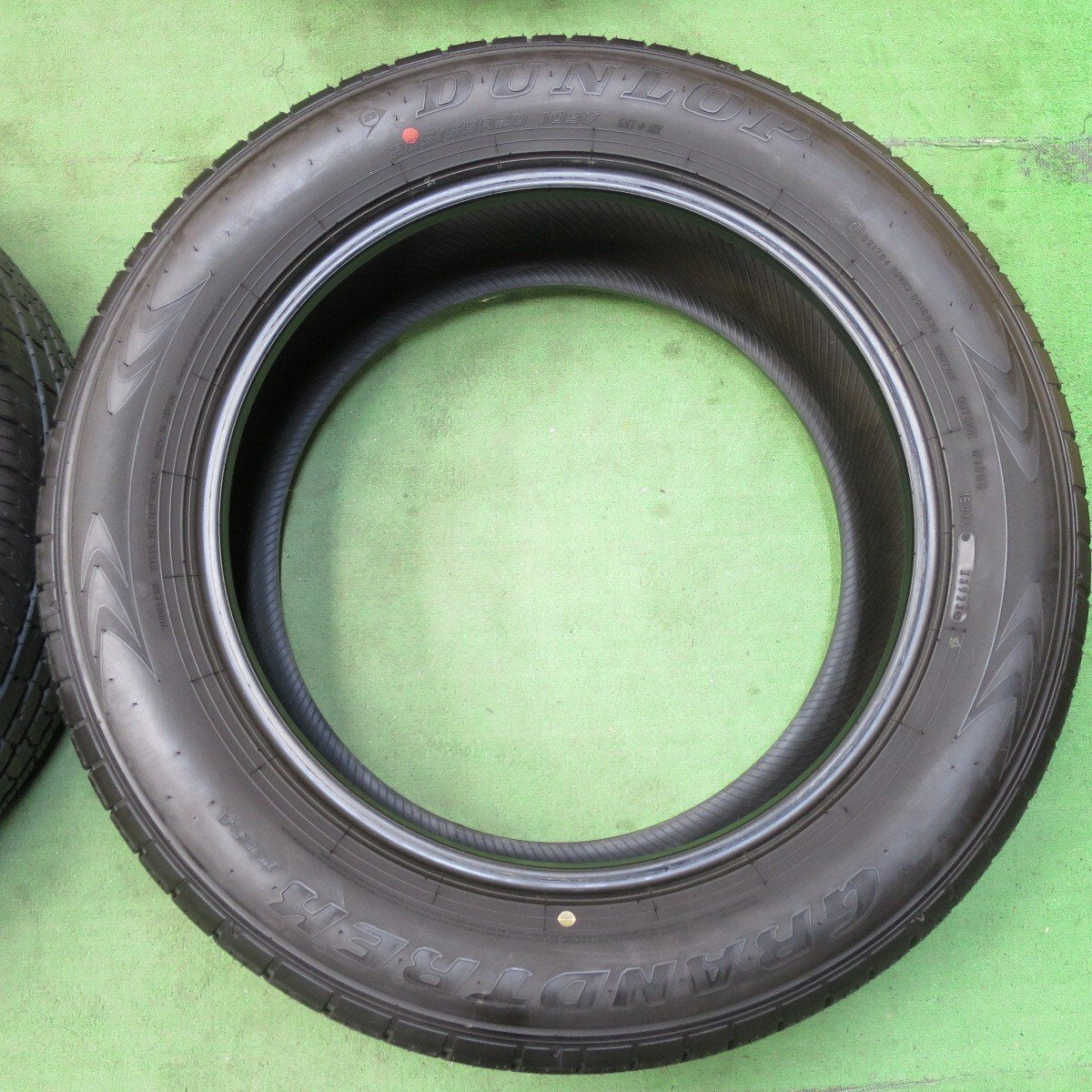 新車外し!23年★265/55R20 ダンロップ グラントレック PT5A タイヤ 20インチ ランクル レクサス LX 等★5032013イノタ