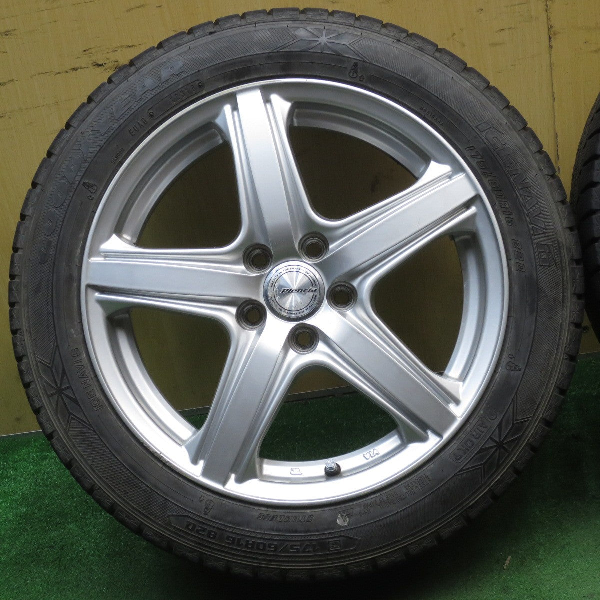 バリ溝!キレイ!9分★ラクティス 等 175/60R16 スタッドレス グッドイヤー アイスナビ6 Plencia プレンシア 16インチ PCD100/5H★5070407NJノ