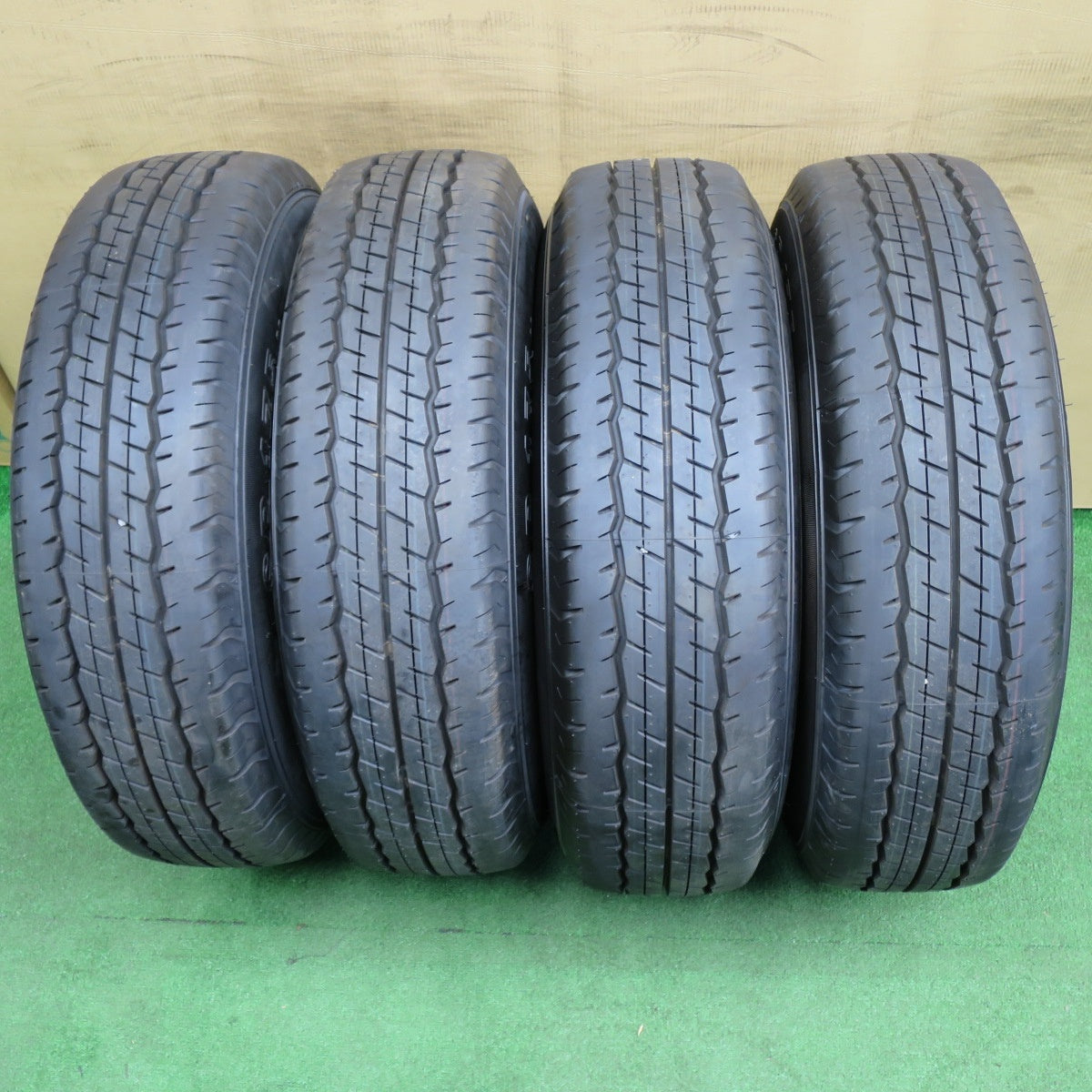 新車外し!23年★トヨタ 200系 ハイエース 純正 スチール 195/80R15 107/105N ダンロップ SP175N 15インチ PCD139.7/6H★6031101NKノ