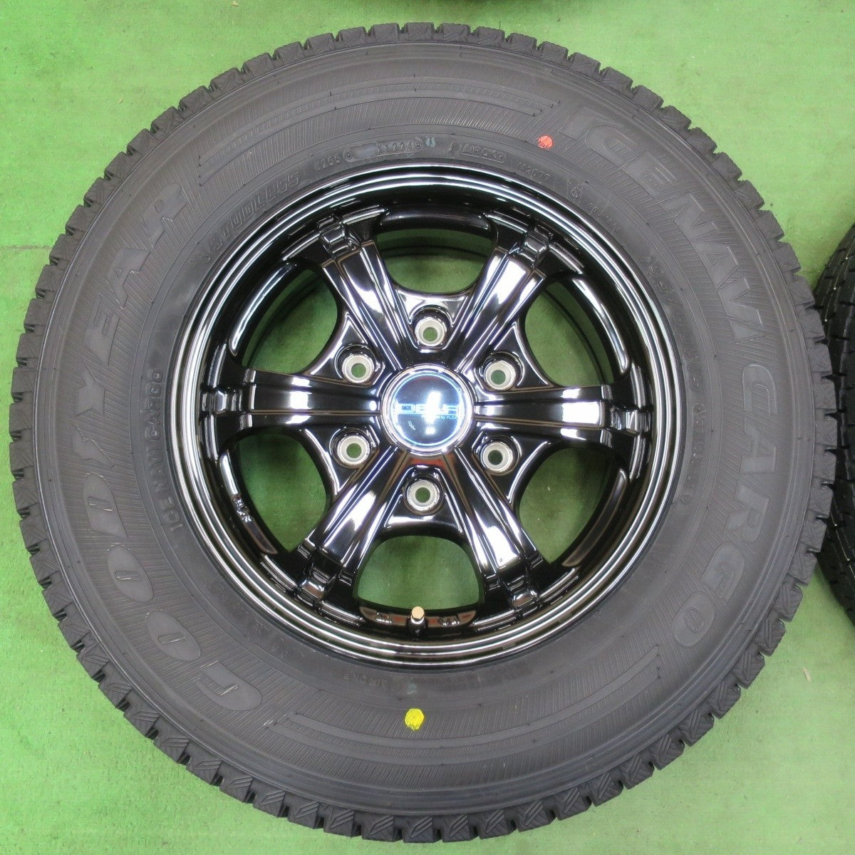 未使用!24年★ハイエース 等 195/80R15 107/105L スタッドレス グッドイヤー アイスナビ カーゴ DELF FLEX 15インチ PCD139.7/6H★5022415イス