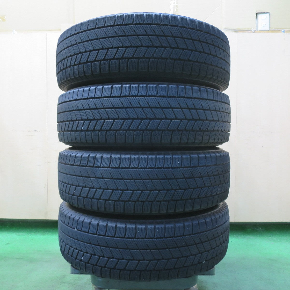 バリ溝!22年!キレイ!9分★スタッドレス 185/65R15 ブリヂストン ブリザック VRX3 Exceeder エクシーダー 15インチ PCD100/4H★5092604イス