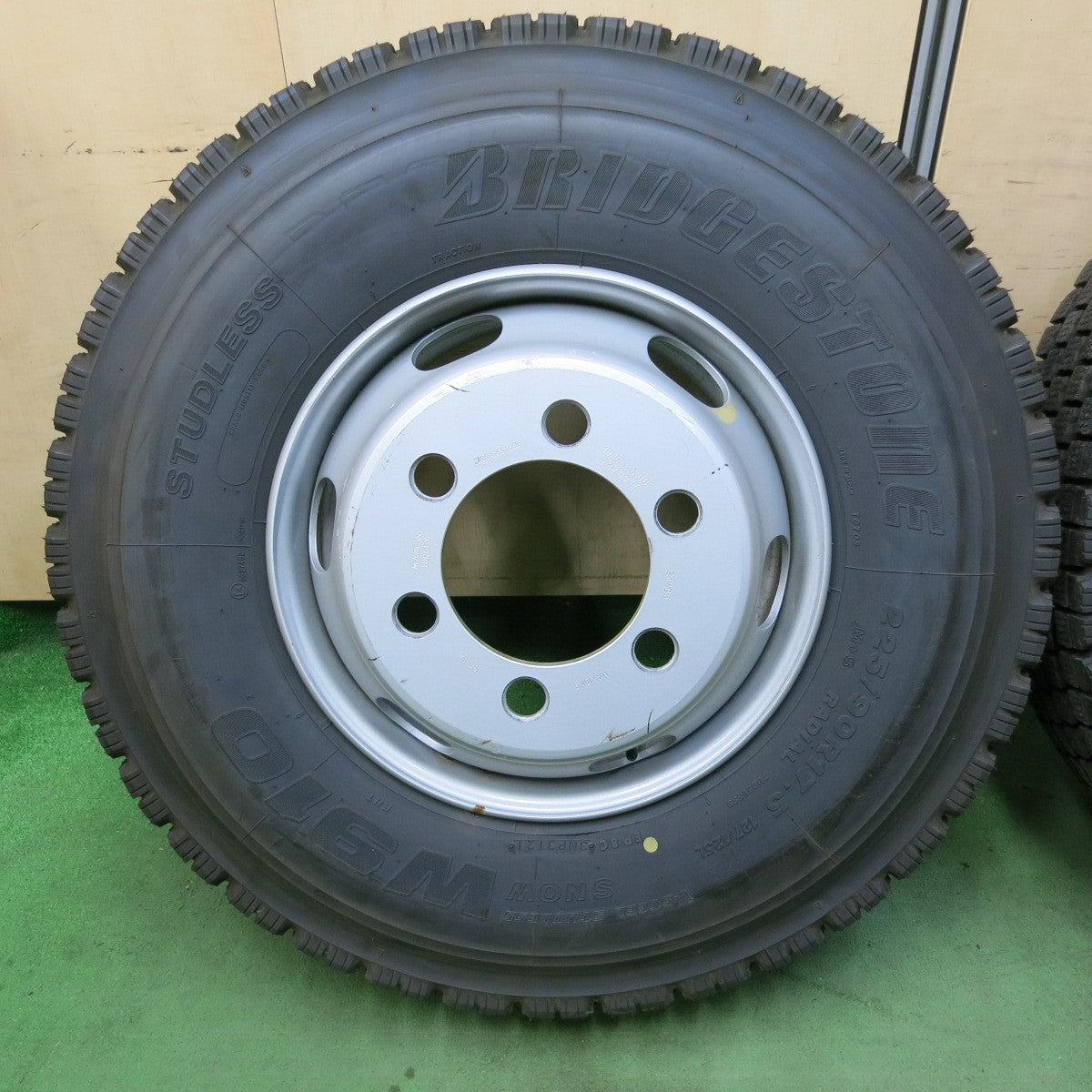タイヤほぼ未使用!21年!キレイ!2本★トラック タイヤ 225/90R17.5 127/125L スタッドレス ブリヂストン W910 スチール ホイール MAXION9 17.5インチ PCD222.25/6H★5050902ナス