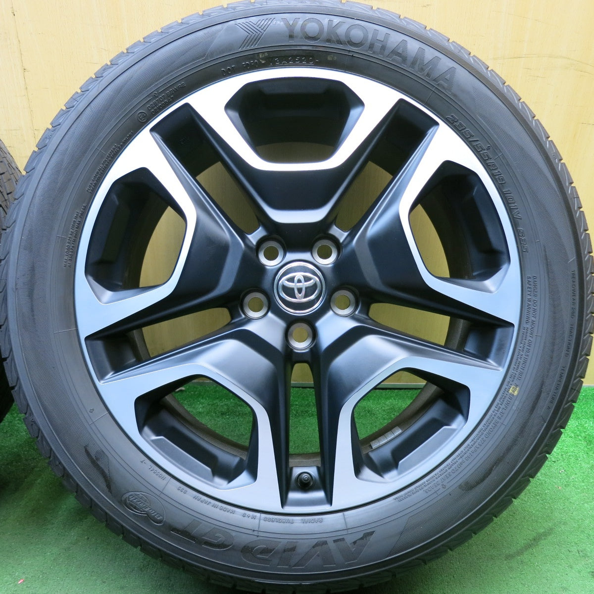 新車外し★トヨタ RAV4 アドベンチャー 純正 235/55R19 ヨコハマ AVID GT S35 18インチ PCD114.3/5H★5091108HAノ