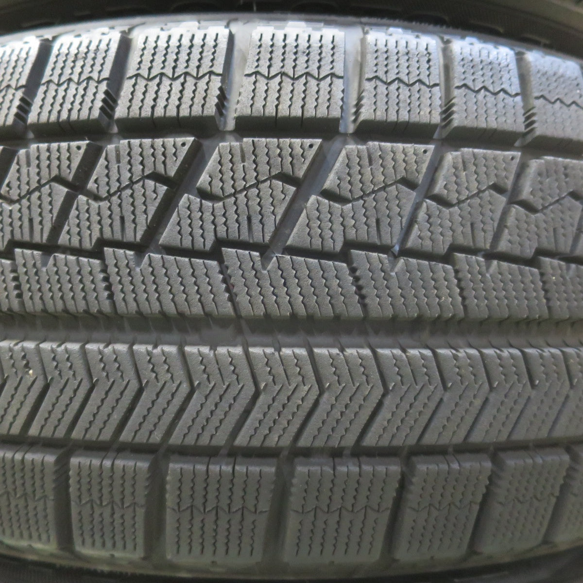 バリ溝!9.5分★スタッドレス 215/60R16 ブリヂストン ブリザック VRX タイヤ 16インチ ヴェゼル フォレスター CX-3 オデッセイ 等★6060401イスタ