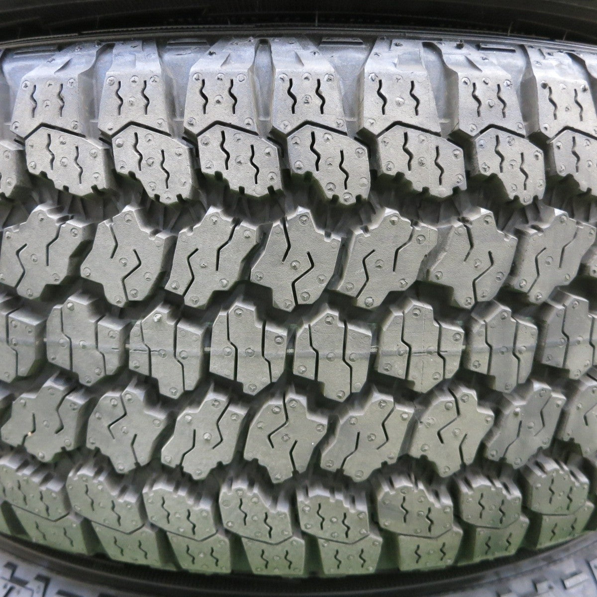 新車外し24年★ランドローバー ディフェンダー 純正 255/60R20 グッドイヤー ラングラー ALL-TERRAIN PCD120/5H★5031901ナノ