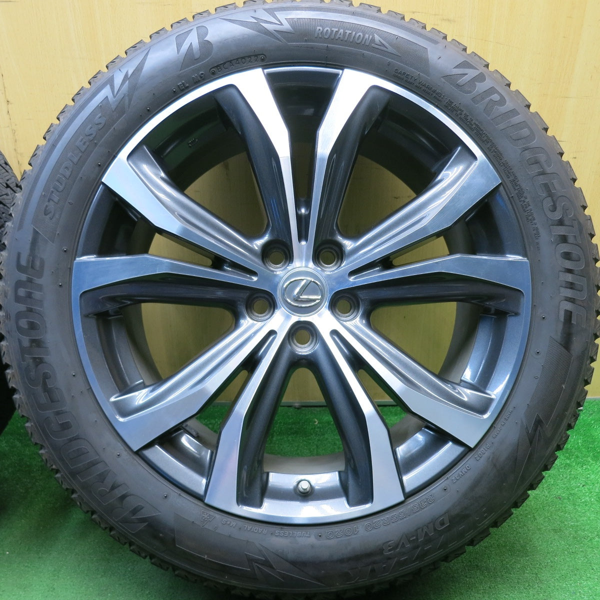 バリ溝!22年!8.5分★レクサス RX バージョンL 純正 235/55R20 スタッドレス ブリヂストン ブリザック DM-V3 20インチ PCD114.3/5H★5050305HAス