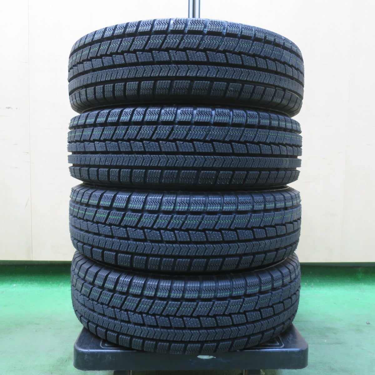 未使用!25年★スタッドレス 155/65R13 ハイフライ Win-turi 216 EMBELY 社外 アルミ 13インチ PCD100/4H★5123107イス