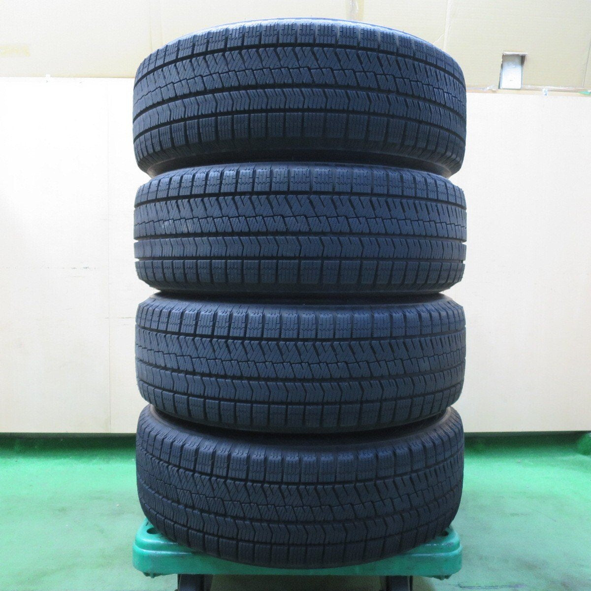 バリ溝!24年!ほぼ10分★レガシィ 等 205/60R16 スタッドレス ブリヂストン ブリザック VRX2 TOPRUN トップラン 16インチ PCD100/5H★5032608イス