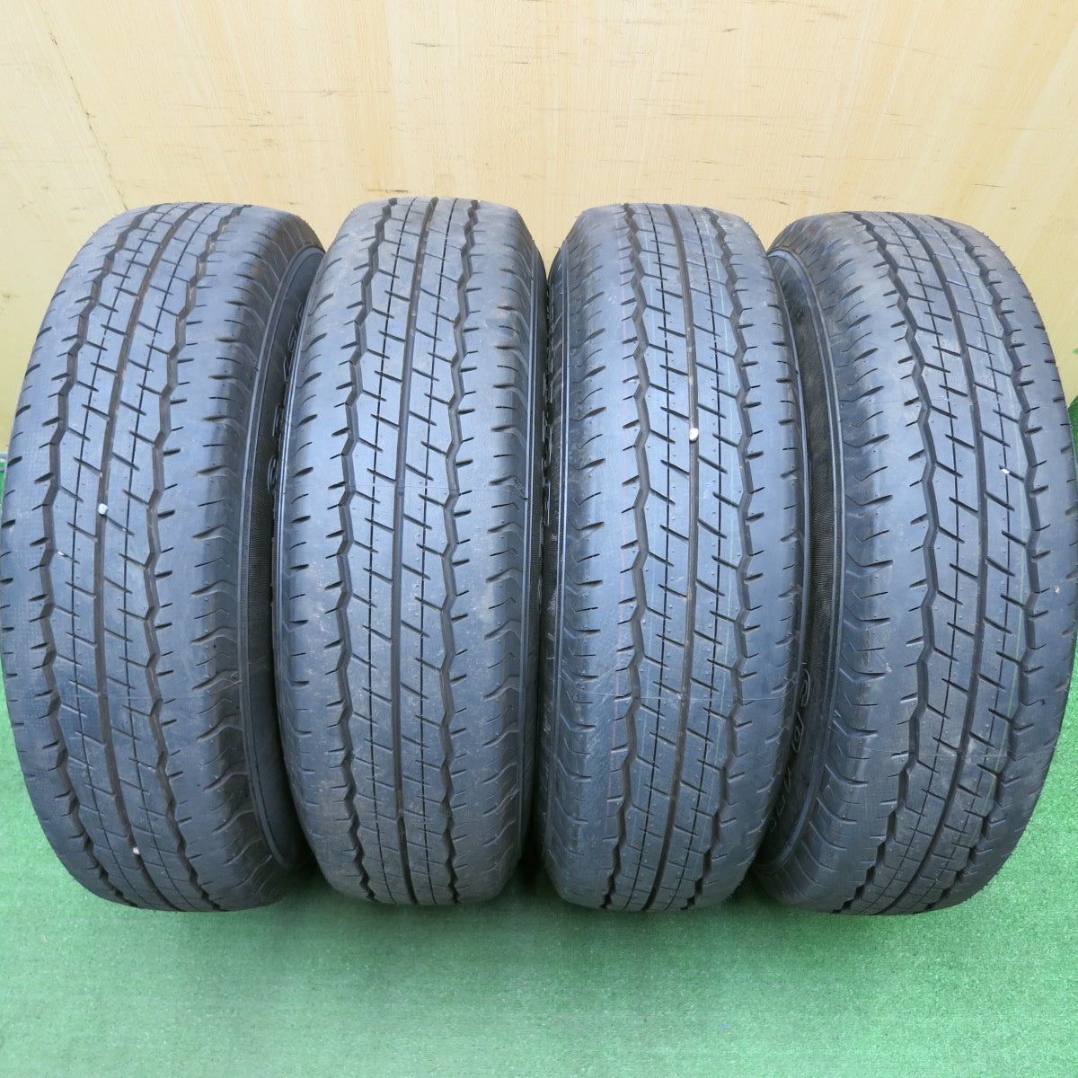新車外し!23年★トヨタ ハイエース 純正 スチール 195/80R15 107/105N ダンロップ SP175N 15インチ PCD139.7/6H★5050303HAノ