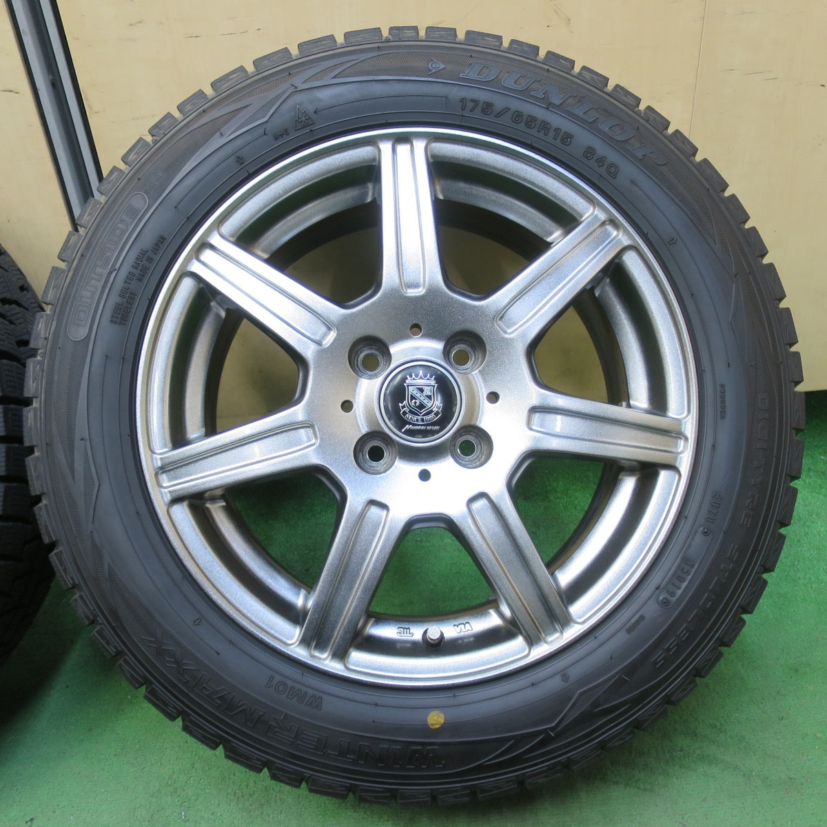 バリ溝!9.5分★スタッドレス 175/65R15 ダンロップ ウインターマックス WM01 MANARAY SPORT マナレイスポーツ 15インチ PCD100/4H★5072409イス