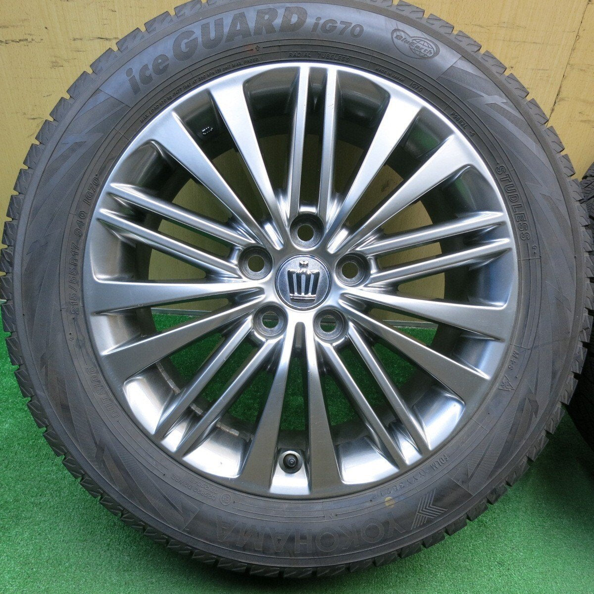 バリ溝!21年!9.5分以上★トヨタ 210系 クラウン ロイヤル 純正 OP 215/55R17 スタッドレス ヨコハマ アイスガード iG70 17インチ PCD114.3/5H★5031608TNス