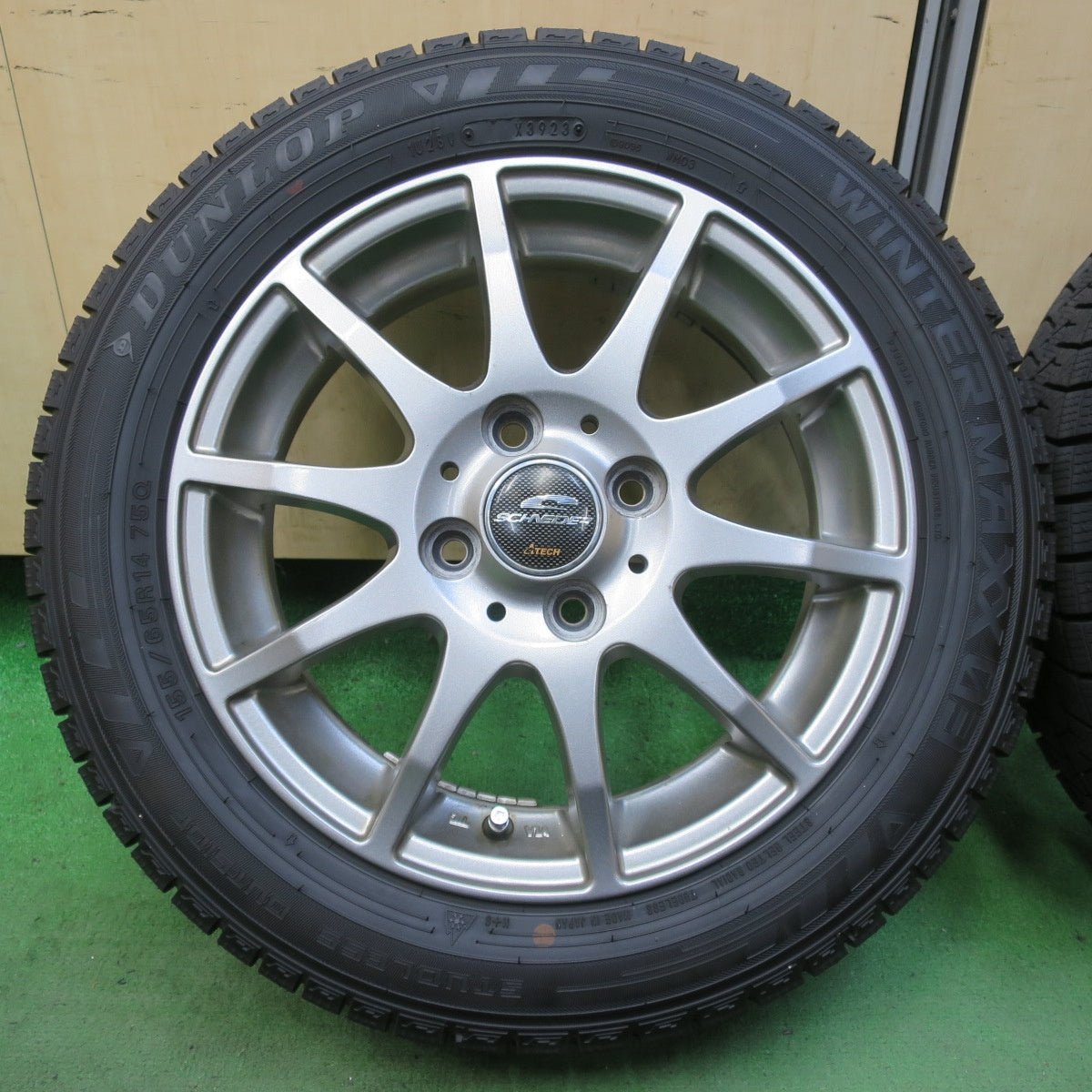 バリ溝!23年!9.5分以上★スタッドレス 155/65R14 ダンロップ ウインターマックス03 SCHNEIDER ATECH シュナイダー 14インチ PCD100/4H★5072406イス