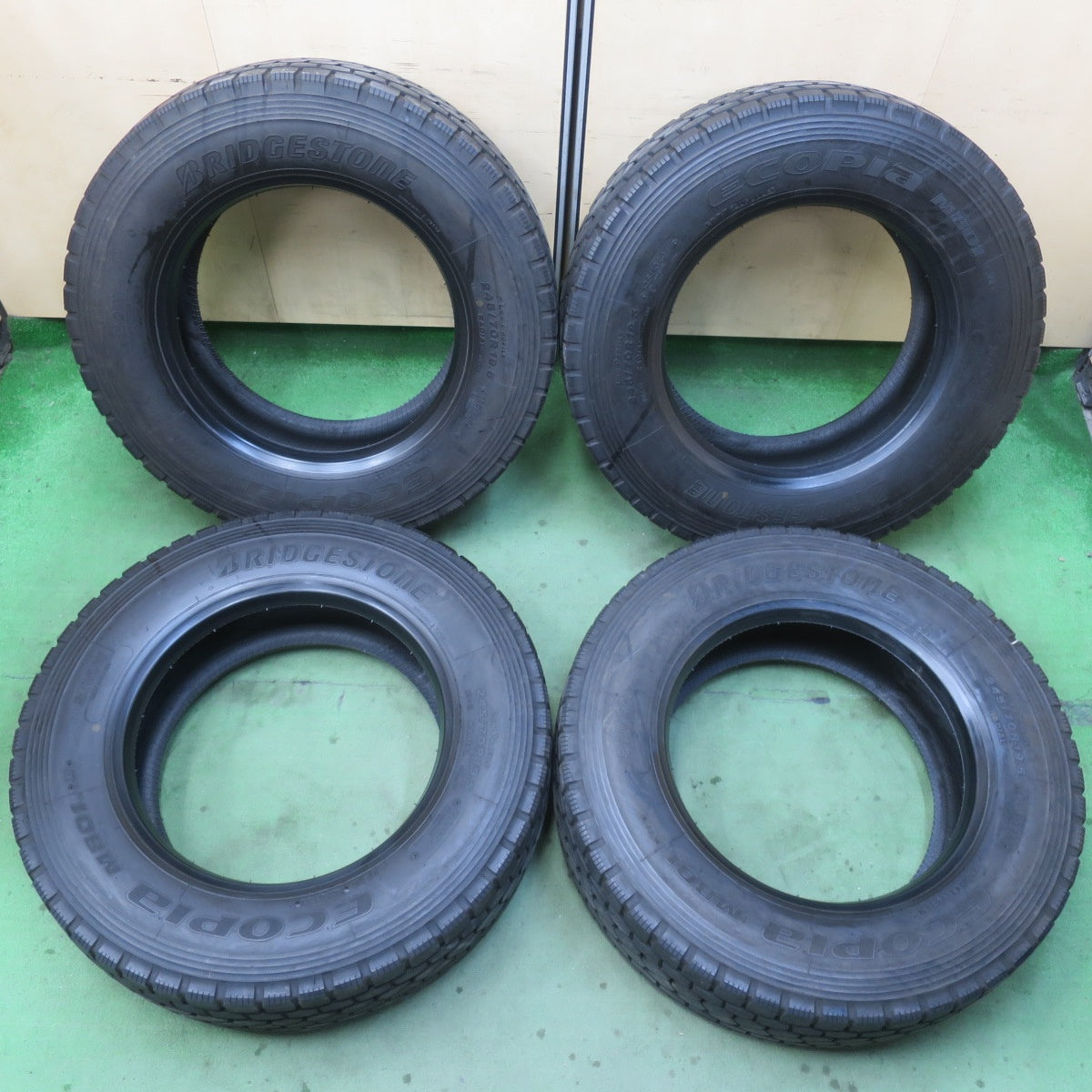 ほぼ未使用!25年★トラック バス タイヤ 245/70R19.5 136/134J ブリヂストン エコピア M801 Ⅱ ミックス オールシーズン 19.5インチ★6013104イスタ