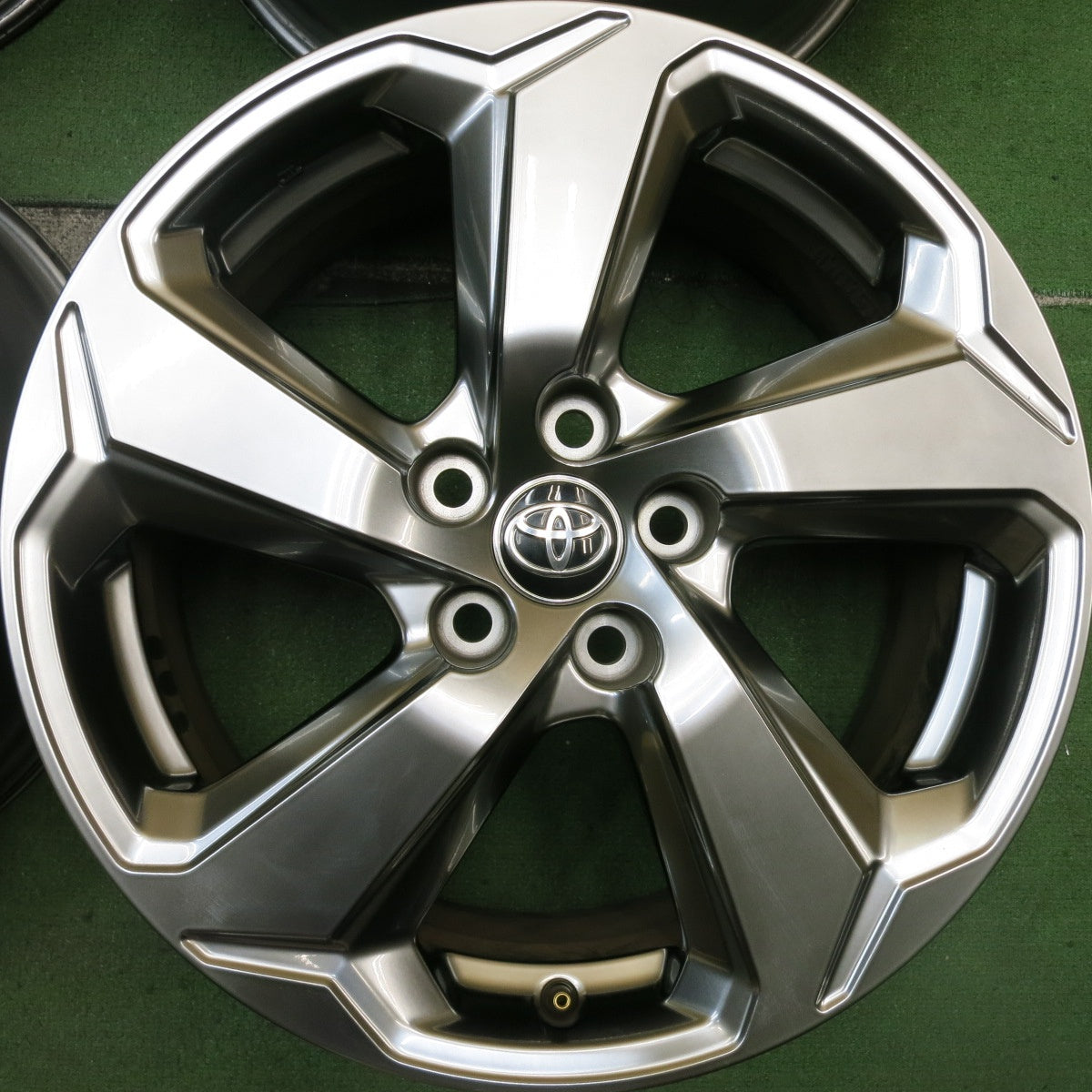 キレイ★トヨタ RAV4 純正 ホイール 18インチ 18×7J ハリアー 等 PCD114.3/5H★5081509HAホ