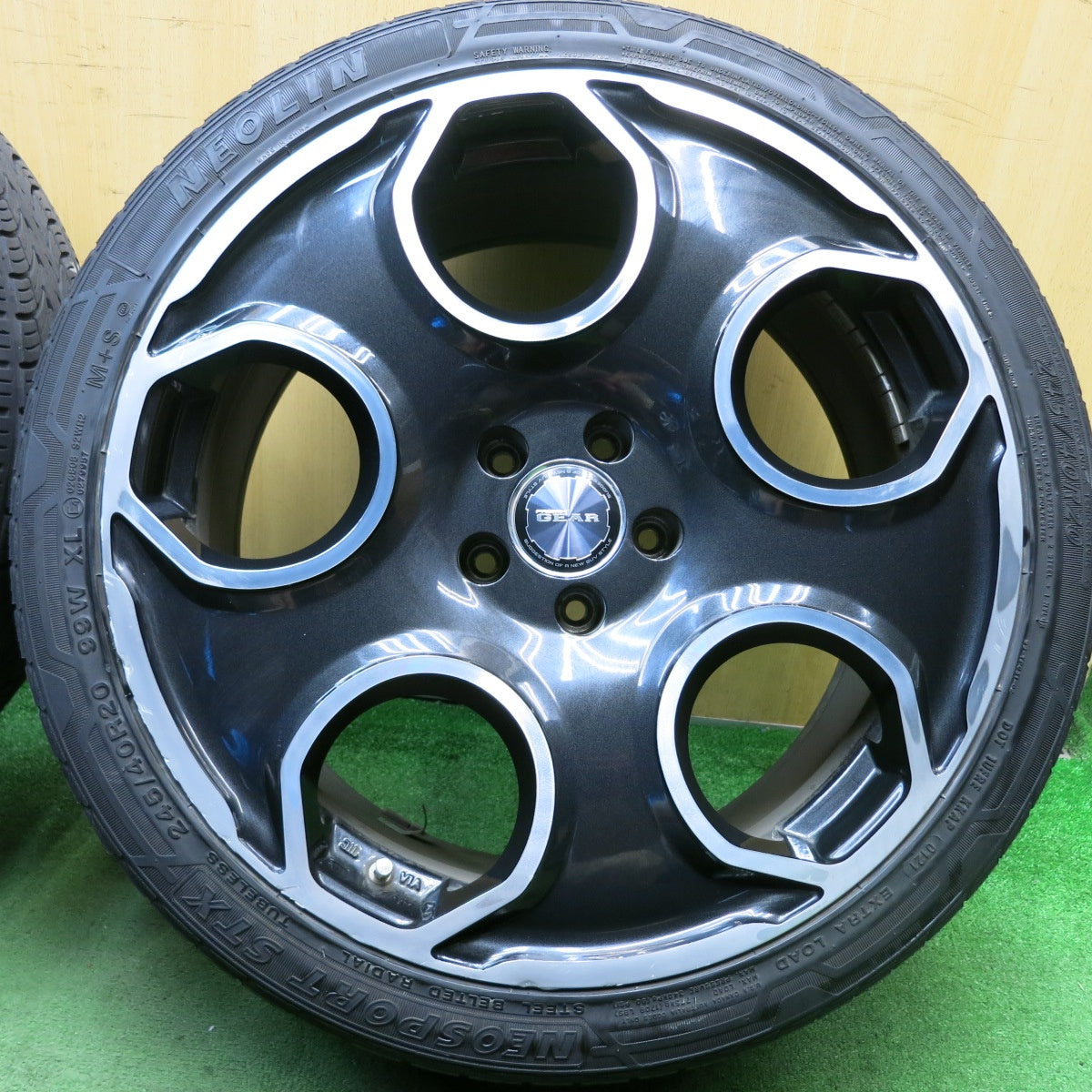 バリ溝!21年!9.5分★PREMIX GEAR Lehrmeister 245/40R20 ネオリン NEOSPORT STX プレミックス ギア レアマイスター 20インチ PCD114.3/5H★5082405HAノ