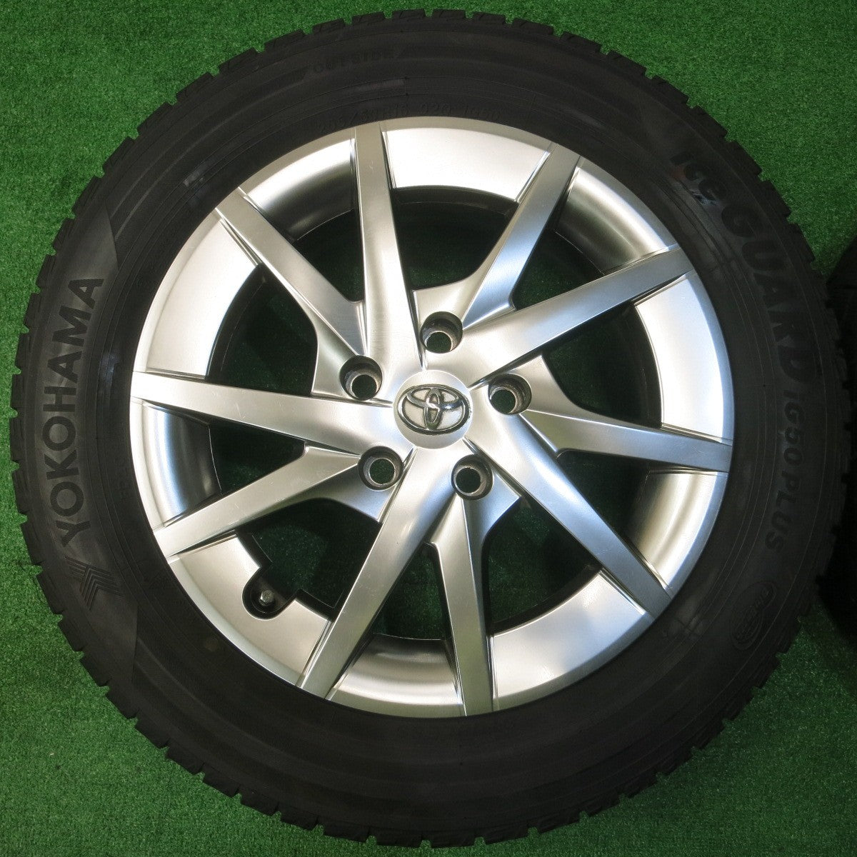 バリ溝!キレイ!9分★トヨタ プリウスα 純正 205/60R16 スタッドレス ヨコハマ アイスガード iG50 プラス 16インチ PCD114.3/5H★5051704NJス