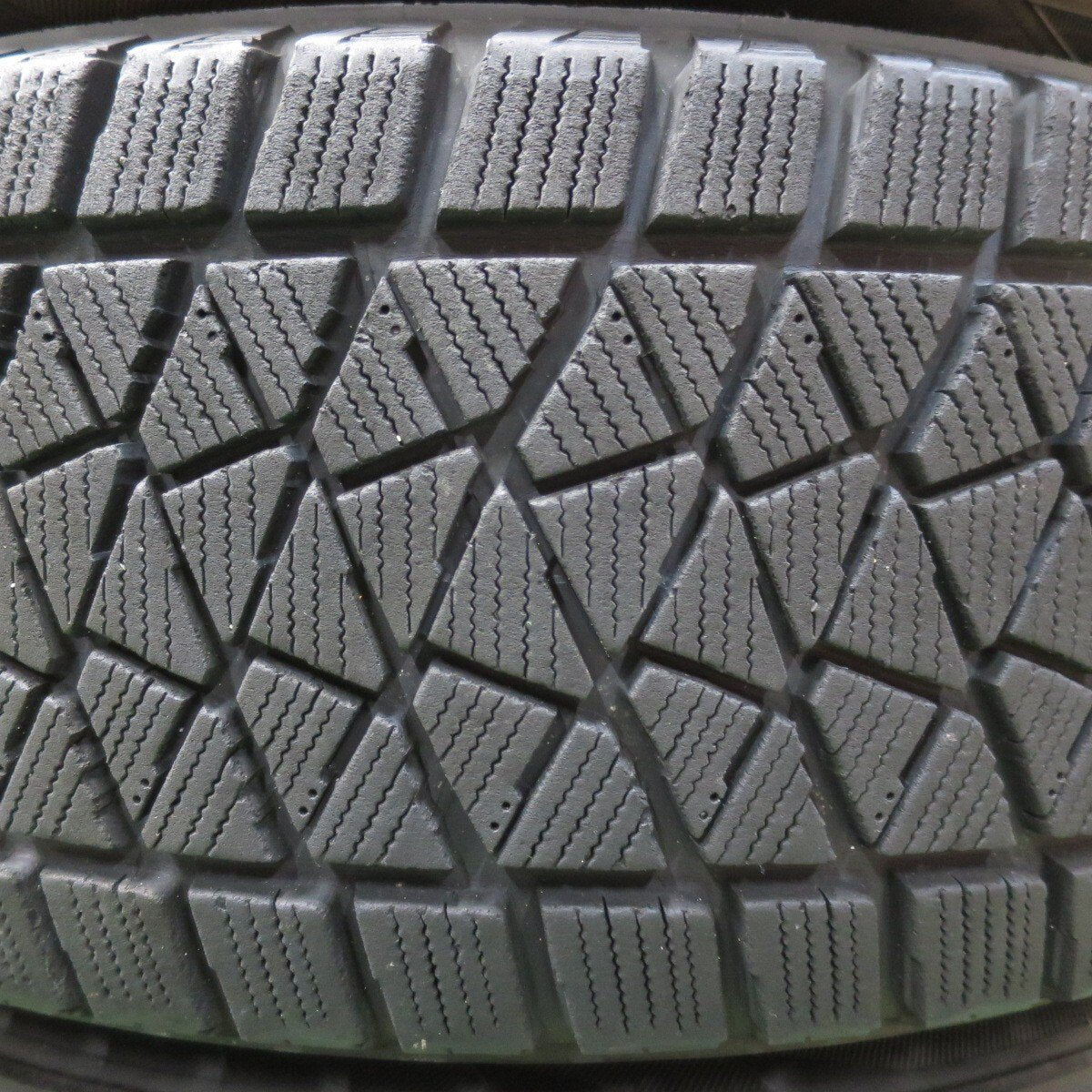 キレイ★スタッドレス 225/65R17 ブリヂストン ブリザック DM-V2 BRANDLE-LINE ブランドル ライン PCD114.3/5H★5011007イス