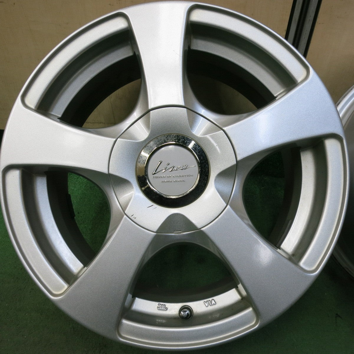 4本価格★Lilea E5 15インチ 15×6.5JJ 社外 アルミ ホイール PCD100 114.3/5H マルチ★5051303SYホ