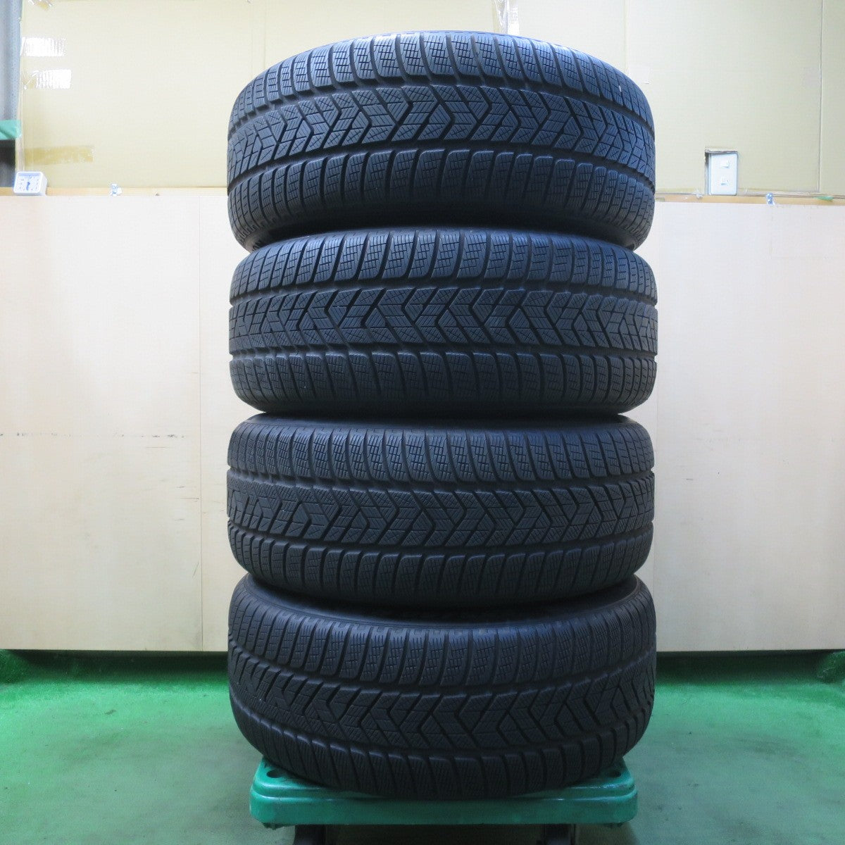 バリ溝!8.5分★ランドローバー ディスカバリー 純正 255/50R20 スタッドレス ピレリ スコーピオン ウインター 20インチ PCD120/5H★5101704イス