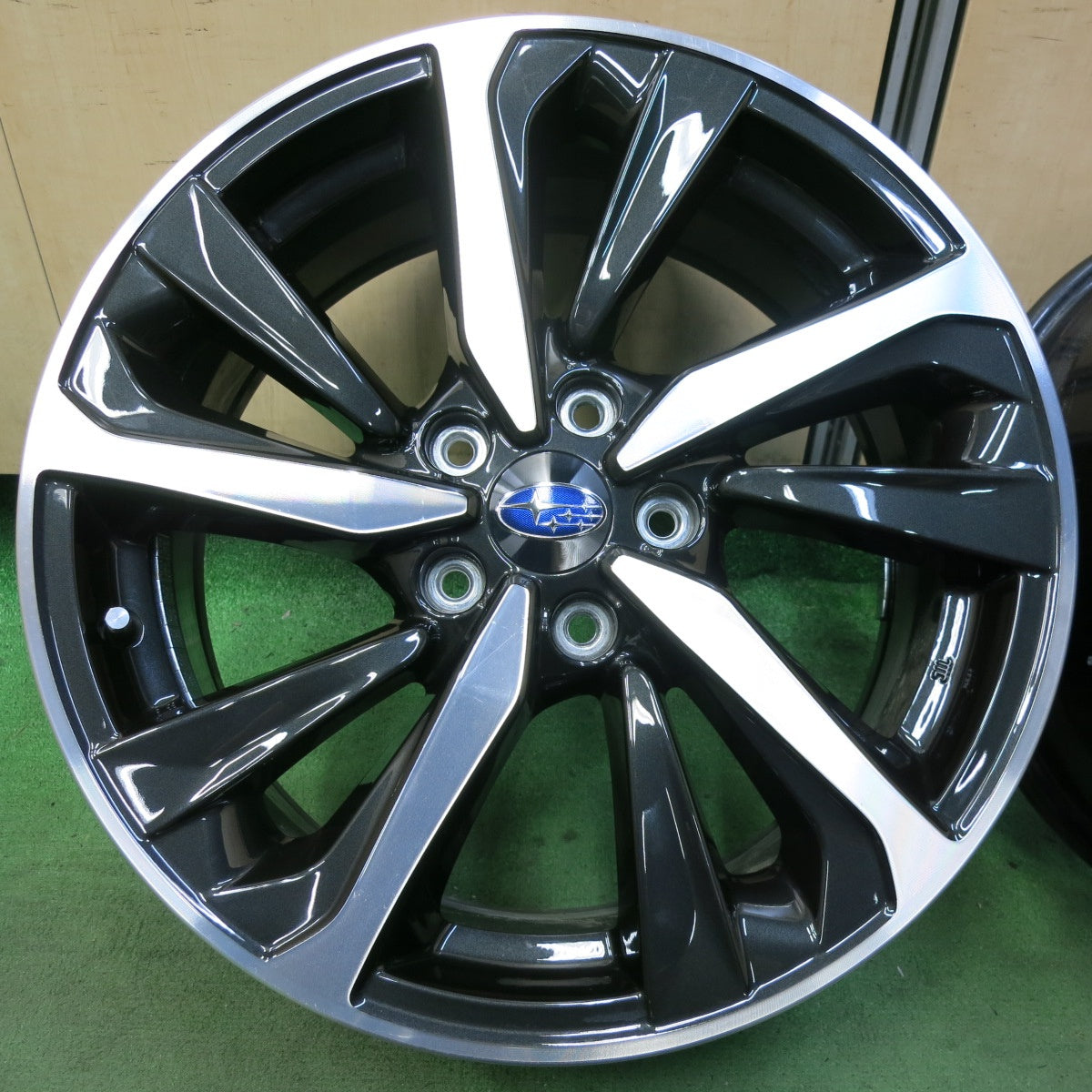 キレイ★スバル レヴォーグ VN5 GT-H 純正 ホイール 18インチ 18×7.5J PCD114.3/5H★5070416SYホ