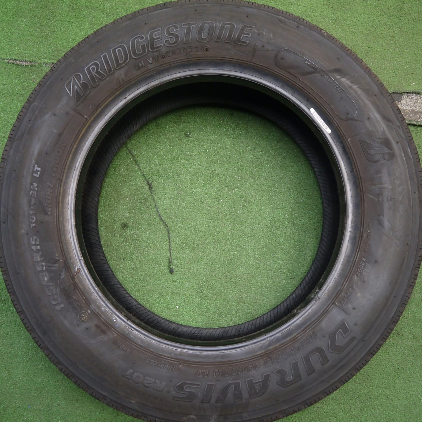 バリ溝!24年!8.5分★小型 トラック バス タイヤ 185/65R15 101/99N ブリヂストン デュラビス R207 DURAVIS 15インチ★5052602Hノタ