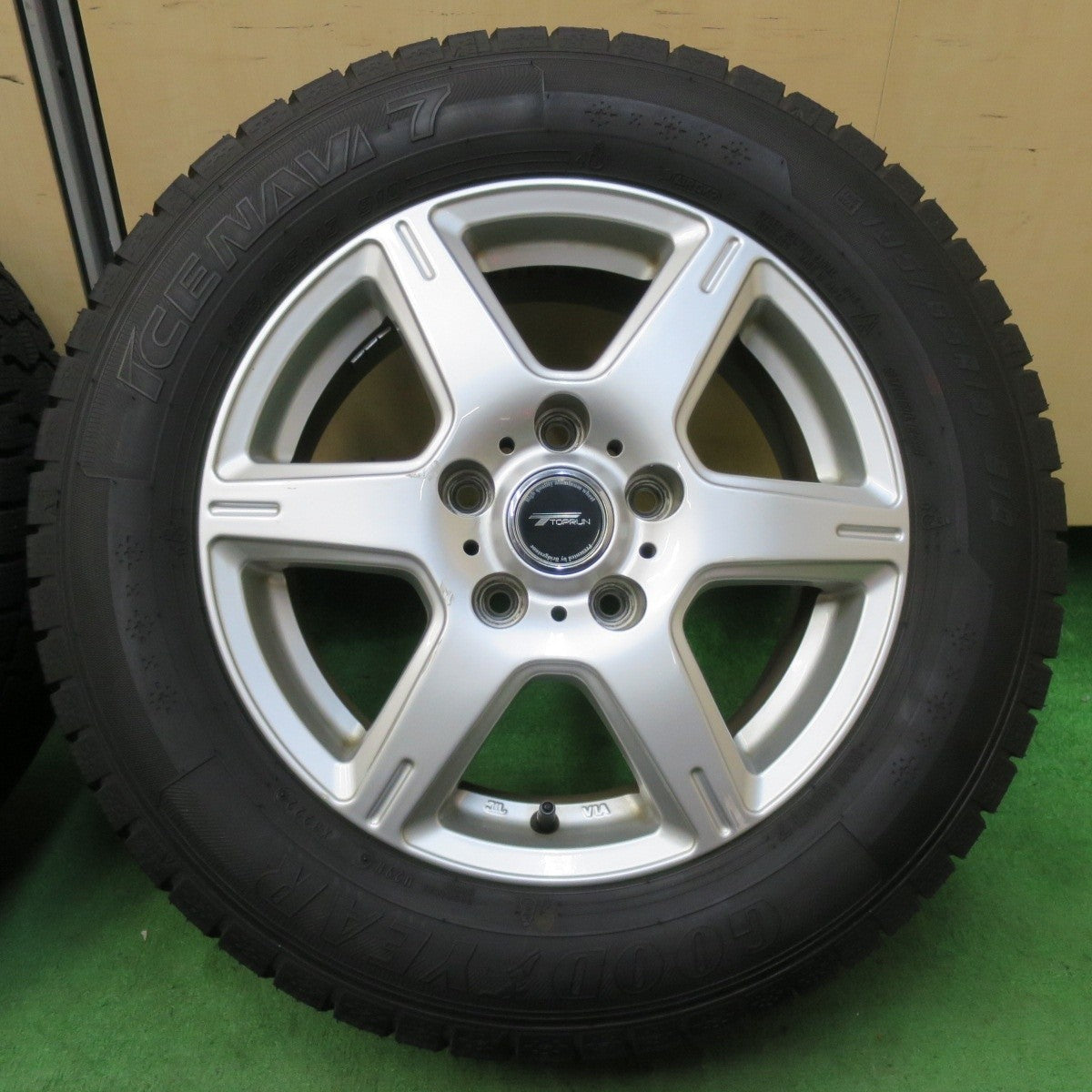 バリ溝!22年!9.5分以上★スタッドレス 195/65R15 グッドイヤー アイスナビ7 TOPRUN トップラン 15インチ PCD114.3/5H★5010706イス