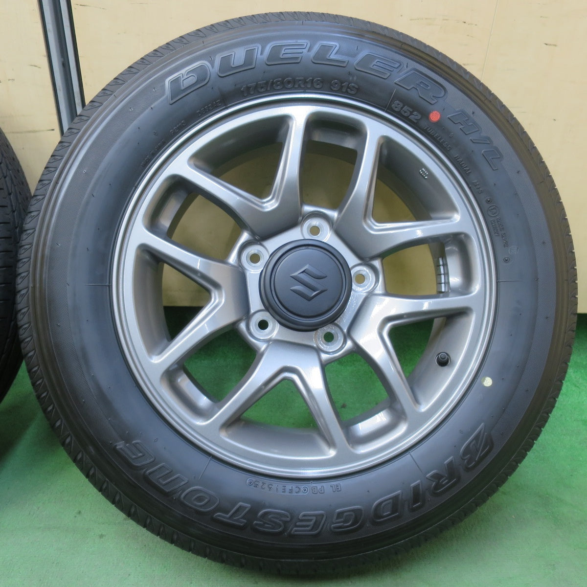 新車外し!25年★スズキ JB64 ジムニー 純正 175/80R16 ブリヂストン デューラー H/L 852 16インチ PCD139.7/5H★5112403イノ