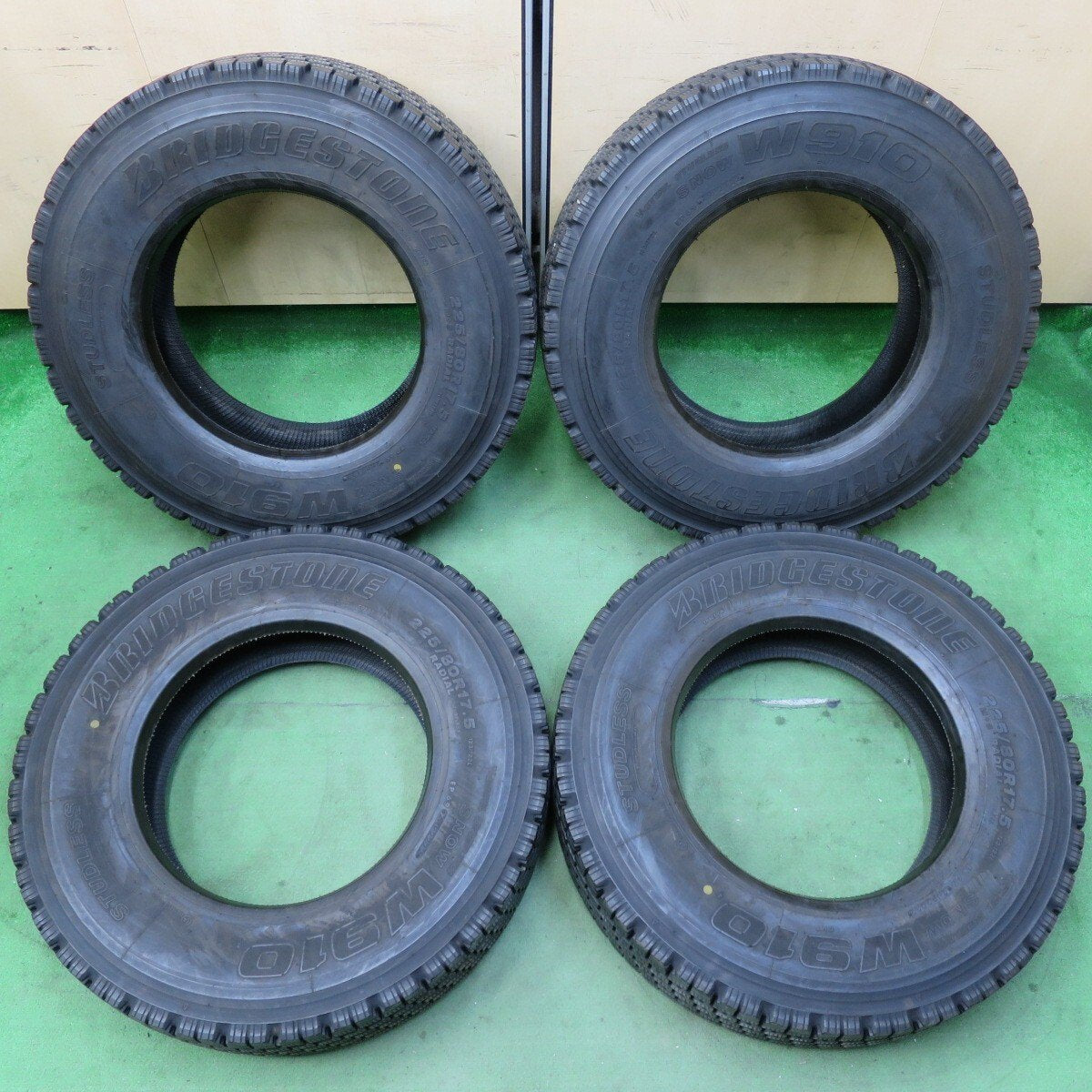 バリ溝!22年!9.5分★トラック タイヤ 225/80R17.5 123/122L スタッドレス ブリヂストン W910 17.5インチ★5021408イスタ