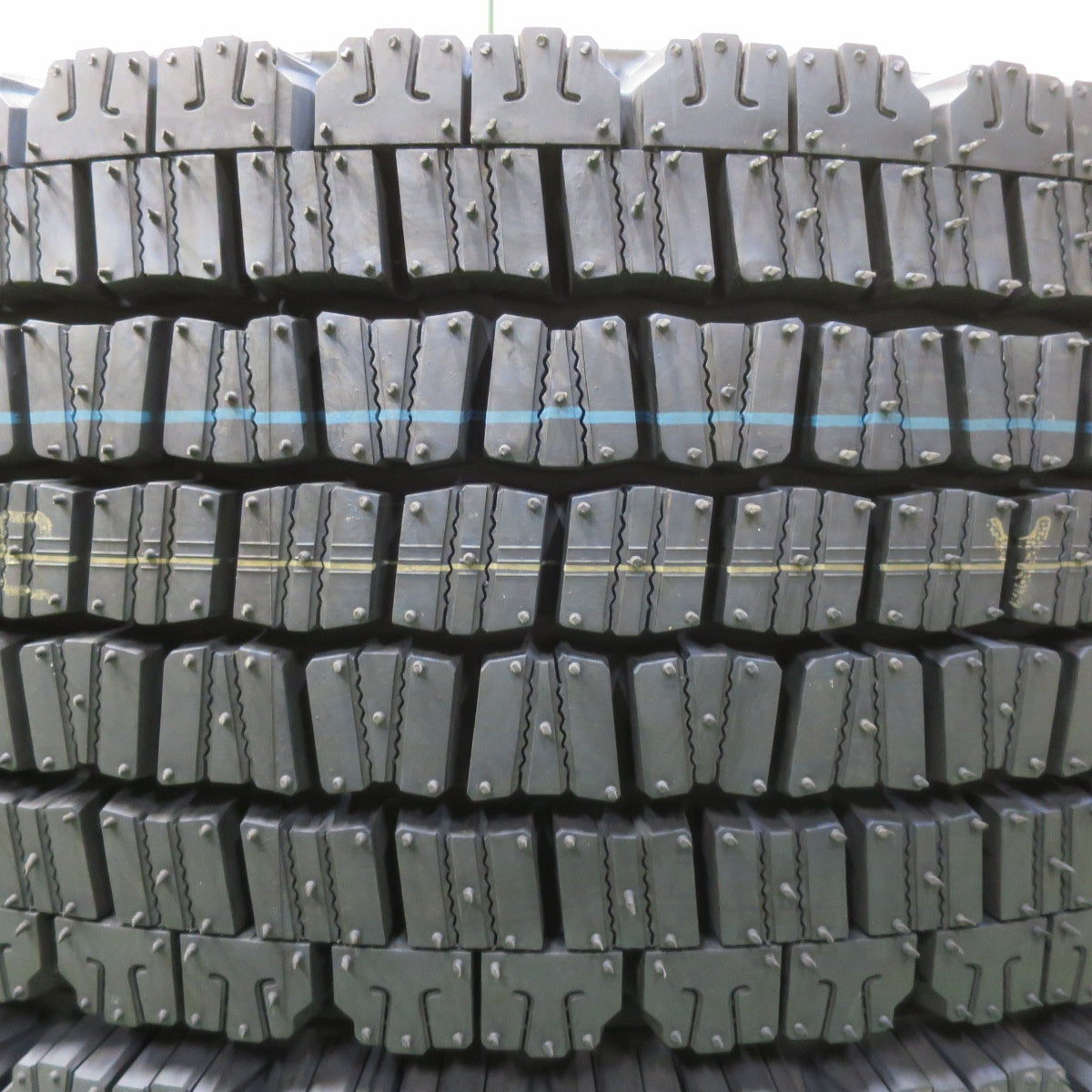 未使用!24年!2本★トラック タイヤ 245/70R19.5 136/134J スタッドレス ダンロップ デクテス SP081 DECTES 19.5インチ★5063003イスタ