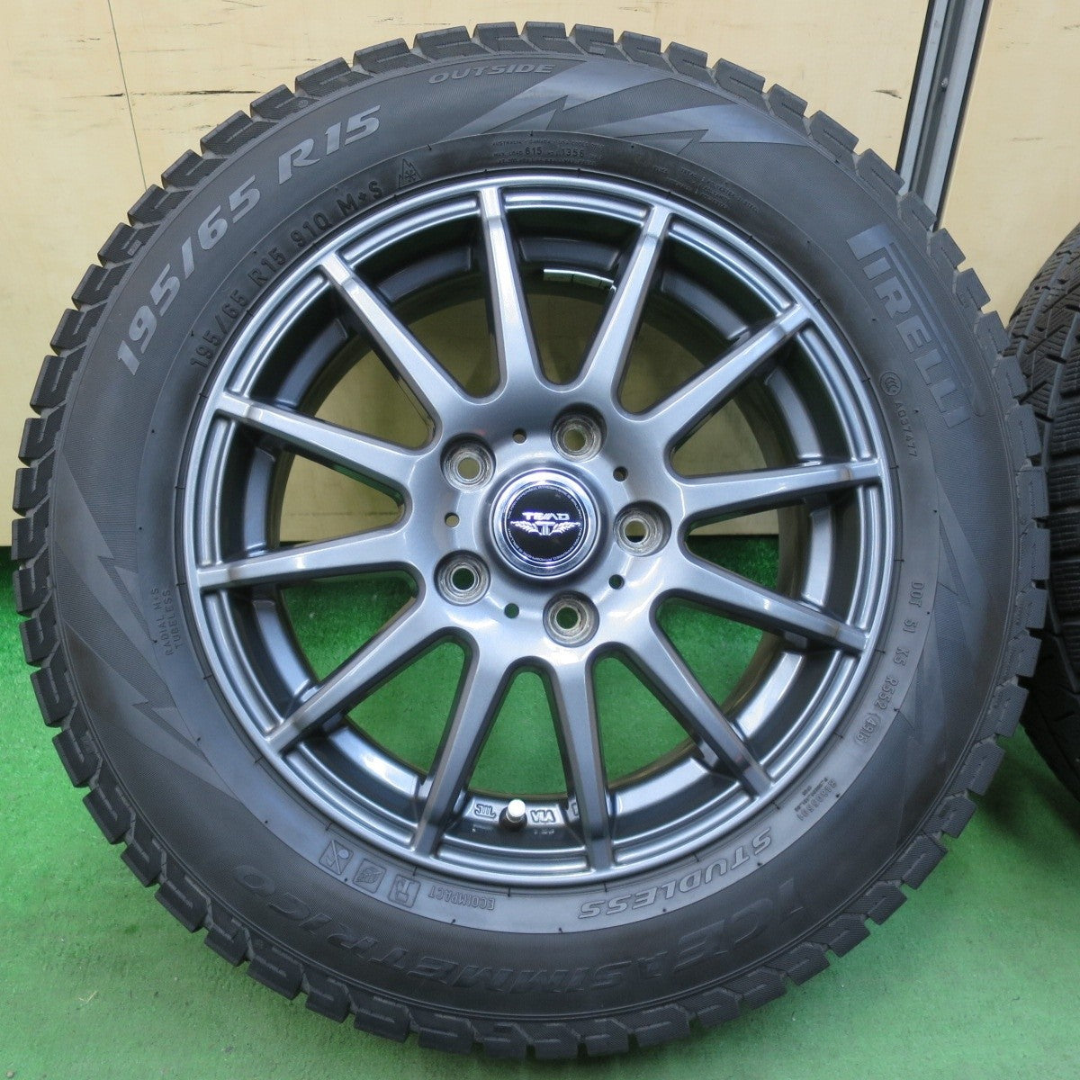 キレイ★スタッドレス 195/65R15 ピレリ アイスアシンメトリコ TEAD テッド 15インチ PCD114.3/5H★5022607イス