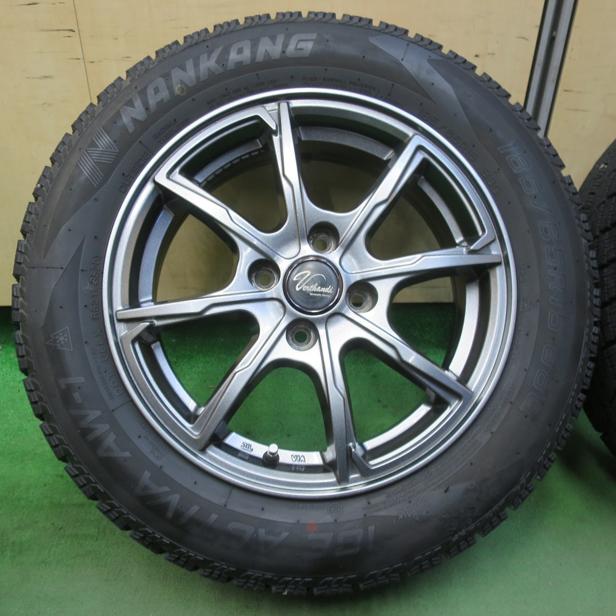 バリ溝!キレイ!9.5分★スタッドレス 185/65R15 ナンカン アイスアクティバ AW-1 Verthandi ヴェルサンディ ヴェルザンディ 15インチ PCD100/4H★5111410イス
