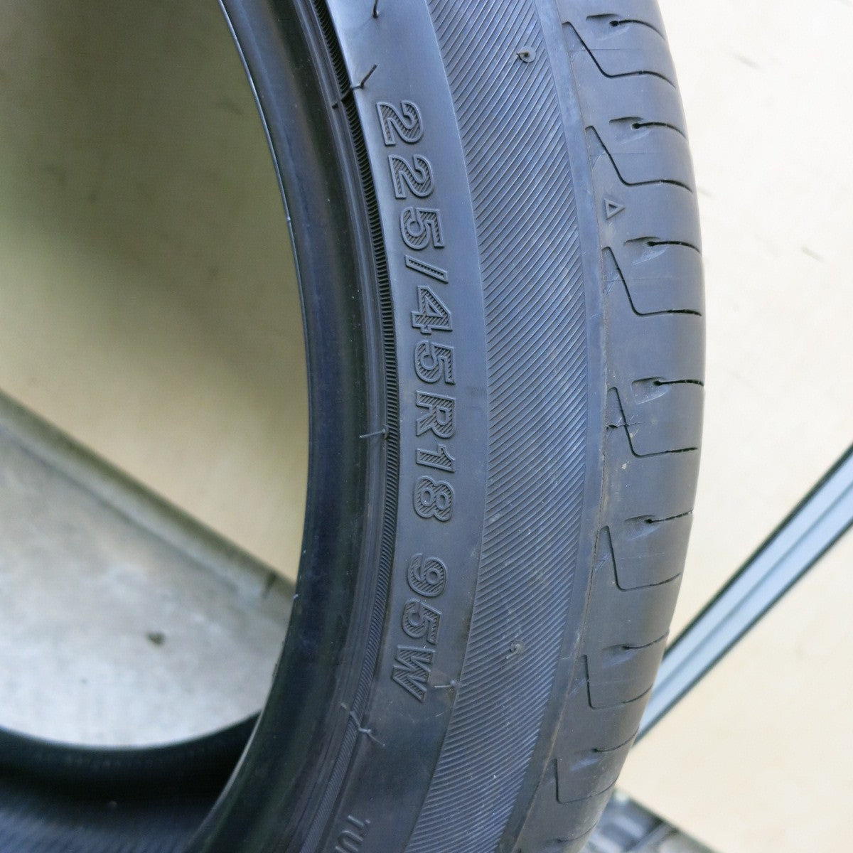 バリ溝!9.5分!1本★225/45R18 ブリヂストン レグノ GR-X2 タイヤ 18インチ オデッセイ ヴェゼル クラウン 等★5051602ナノタ